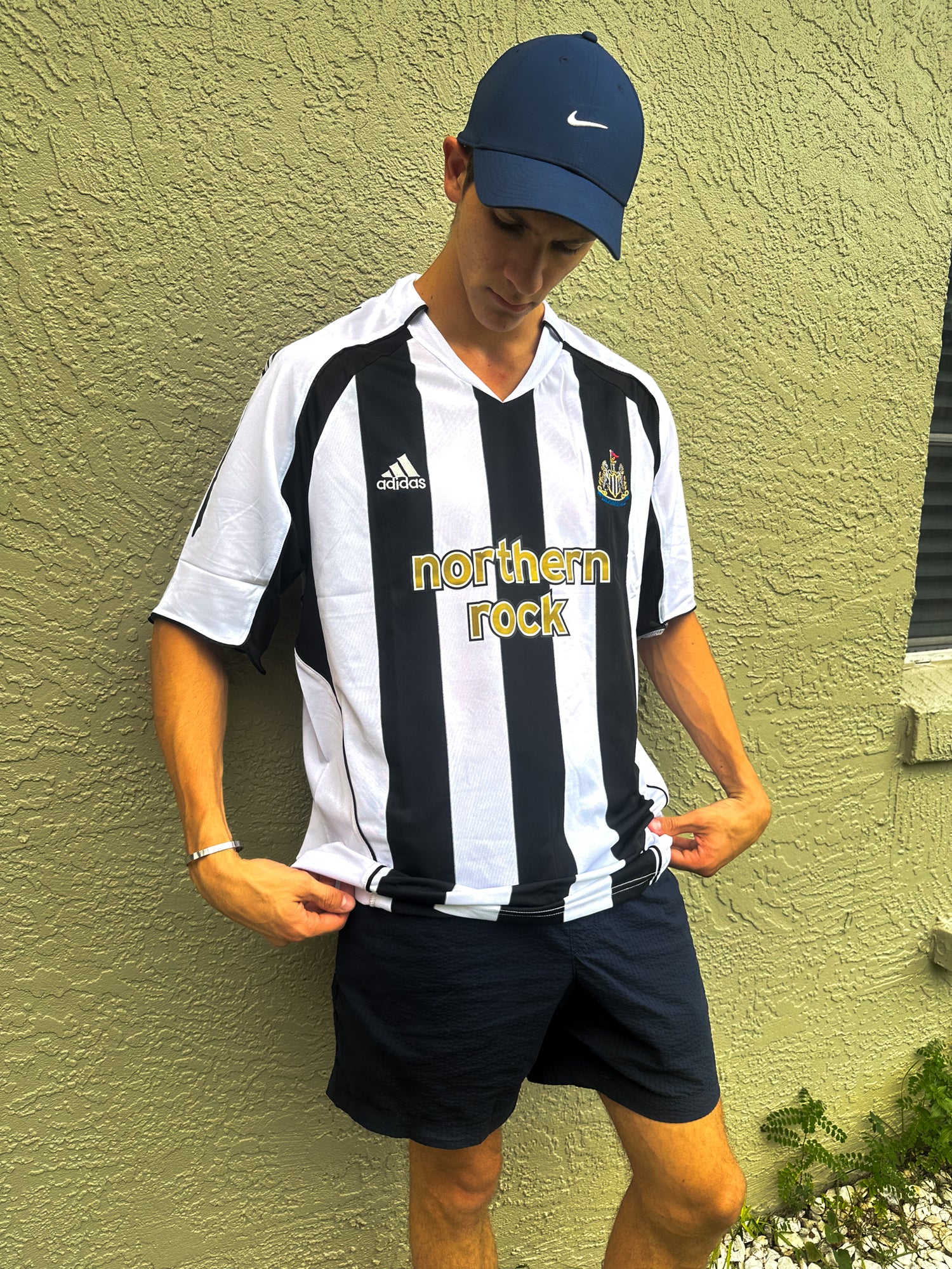 Newcastle United 2004–2005 Home Jersey – Michael Owen #10 – Classic Striped Premier League Kit - Five Of Cups Official