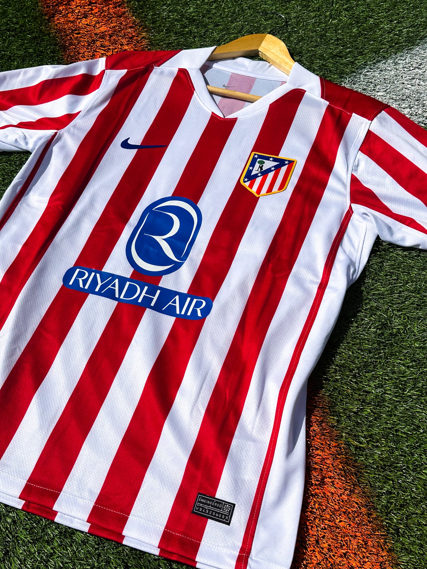 Atlético Madrid 2025–2026 Home Jersey – Julián Álvarez #9 – Classic Red & White Rayas Kit