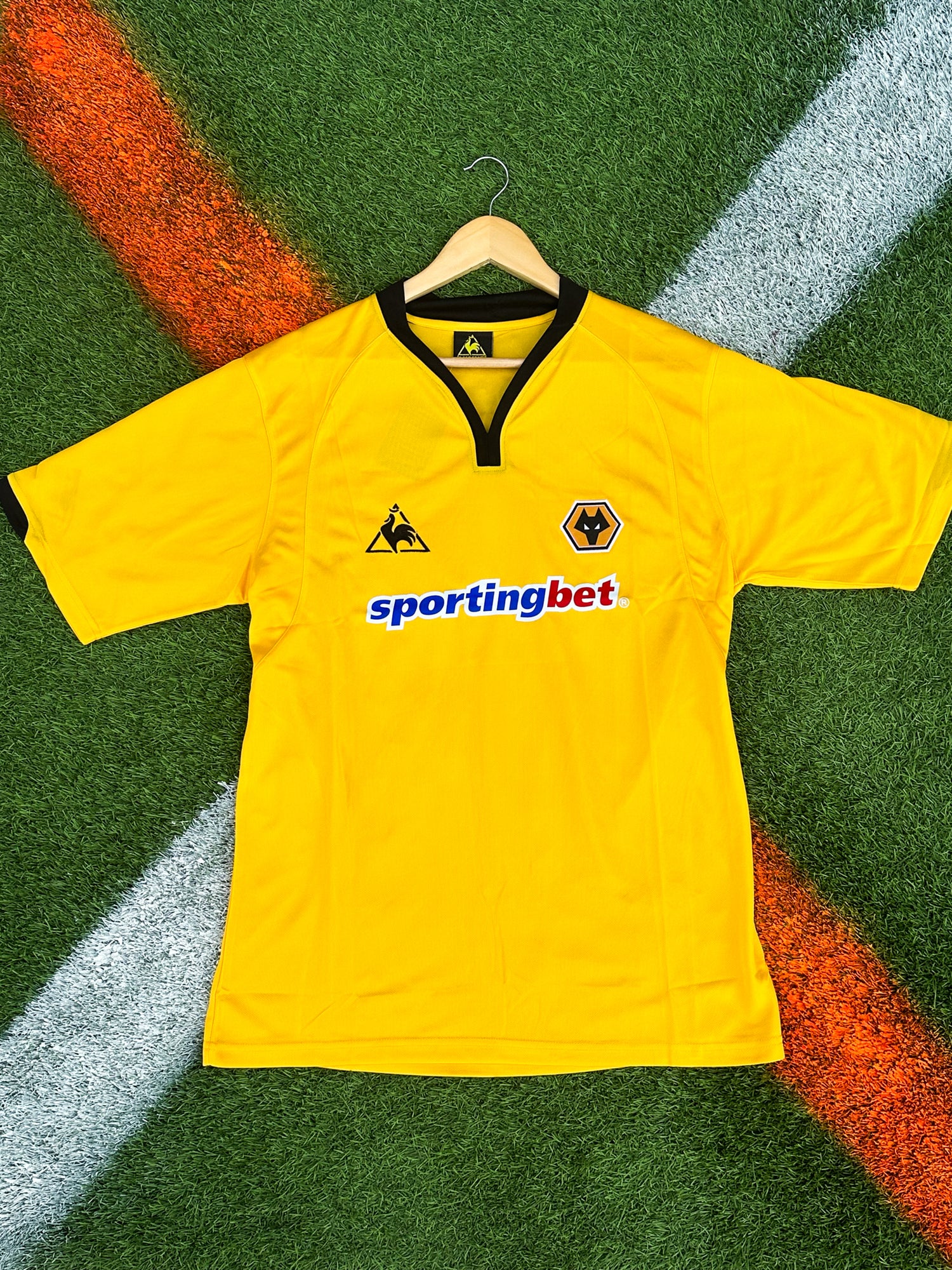 Wolverhampton Wanderers 2009–2010 Home Jersey – Le Coq Sportif Kit with Sportingbet - Five Of Cups Official