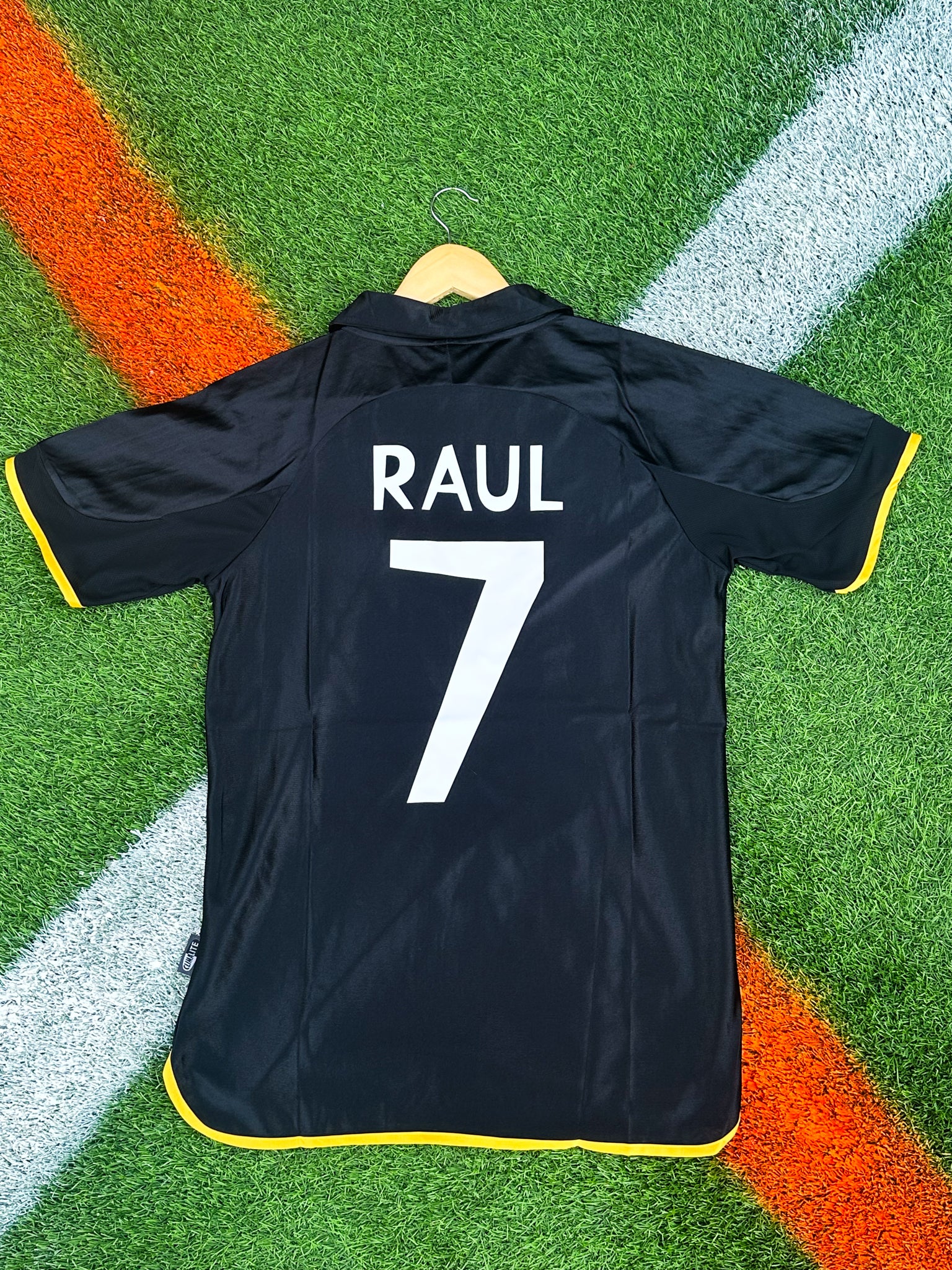 Real Madrid 1999–2000 Away Jersey- Raul 7 – Vintage Black Teka