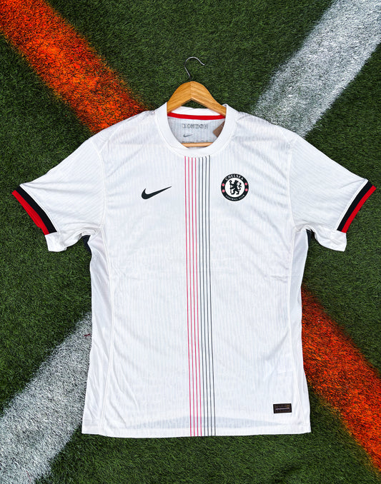 Chelsea FC 2025/26 Away Jersey – Palmer #10 – Off-White with Coral & Pine Detailing