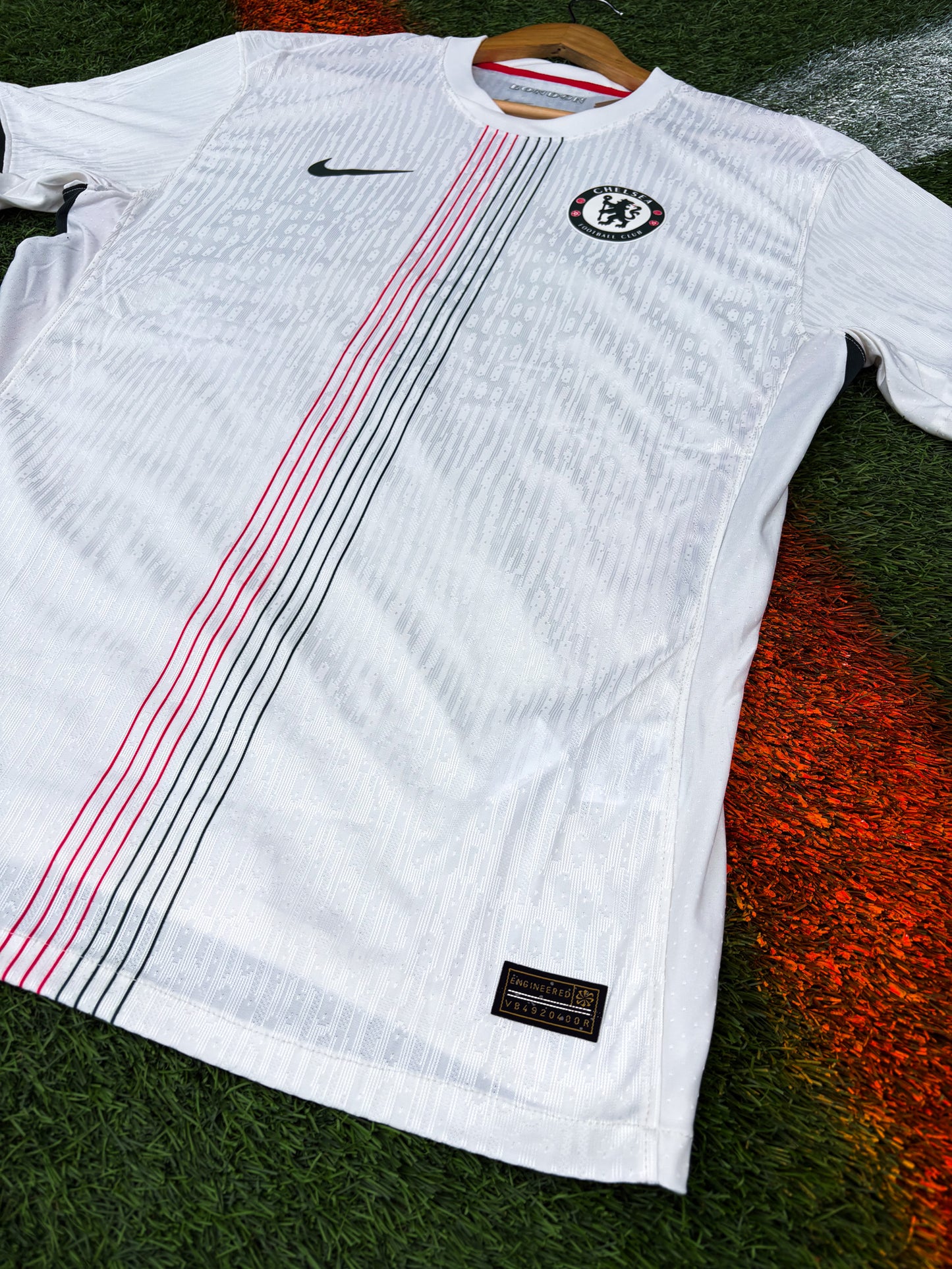 Chelsea FC 2025/26 Away Jersey – Palmer #10 – Off-White with Coral & Pine Detailing