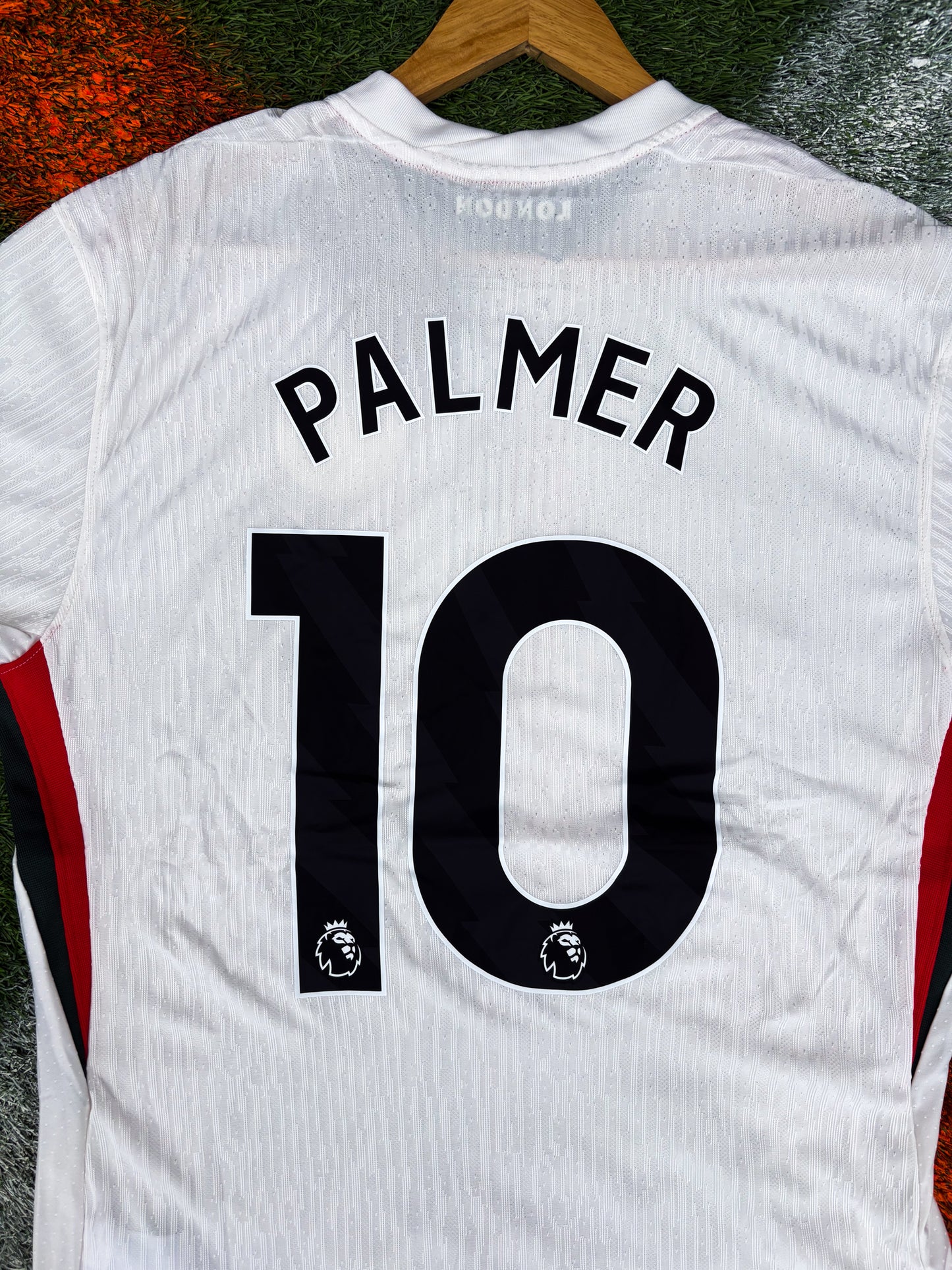 Chelsea FC 2025/26 Away Jersey – Palmer #10 – Off-White with Coral & Pine Detailing