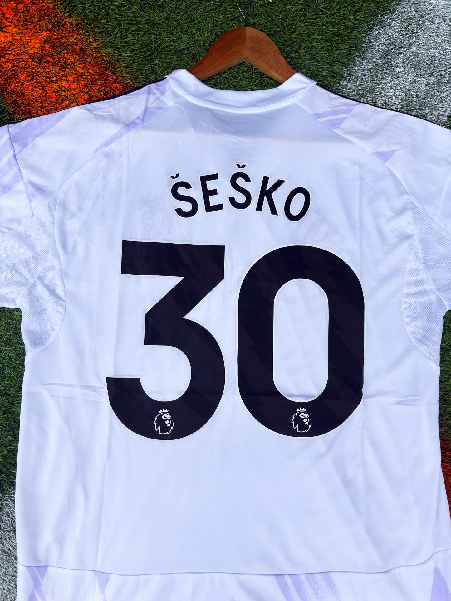 Manchester United 2025–26 Away Jersey – Šeško #30 – Modern Snowflake Revival