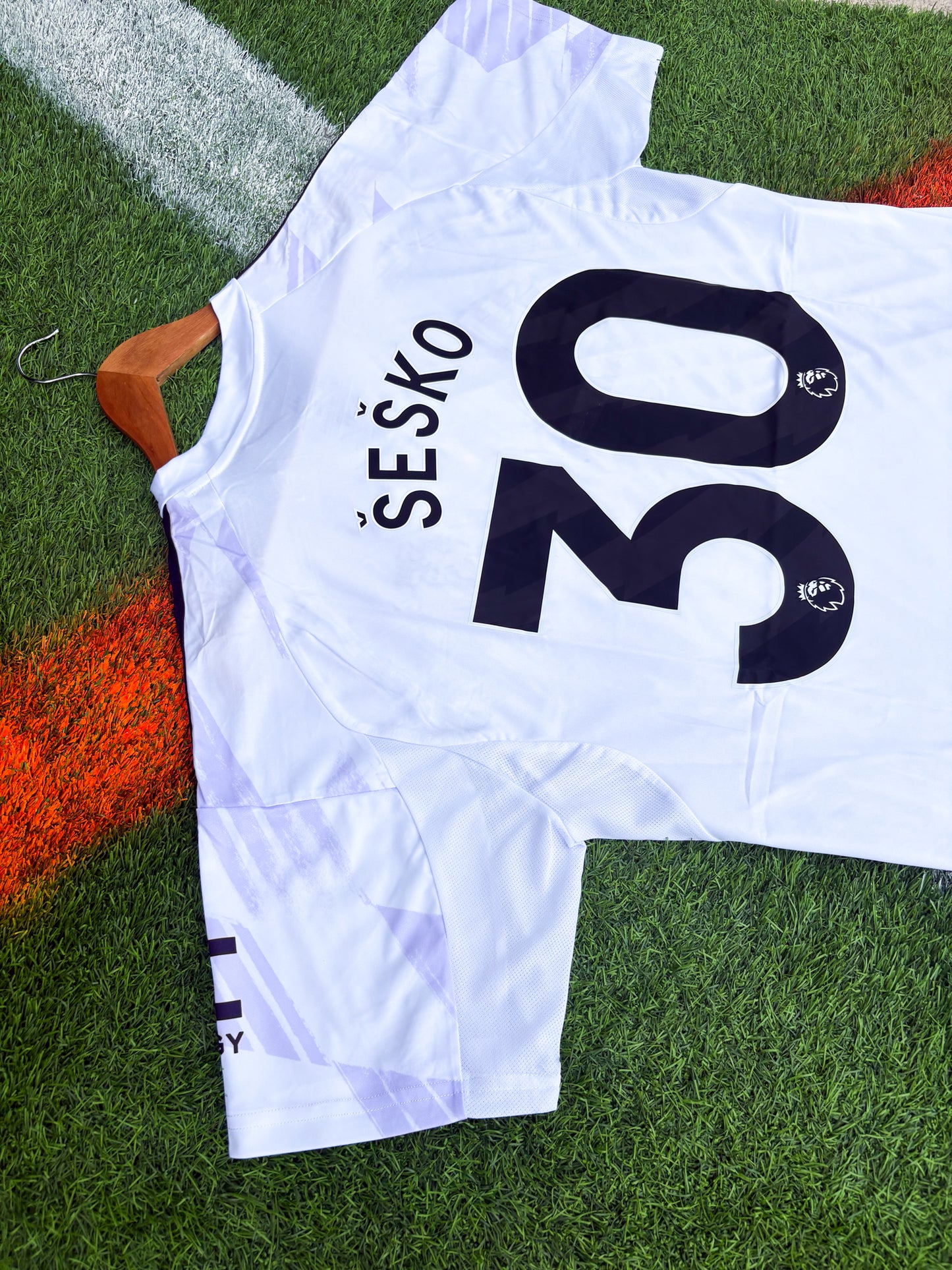 Manchester United 2025–26 Away Jersey – Šeško #30 – Modern Snowflake Revival