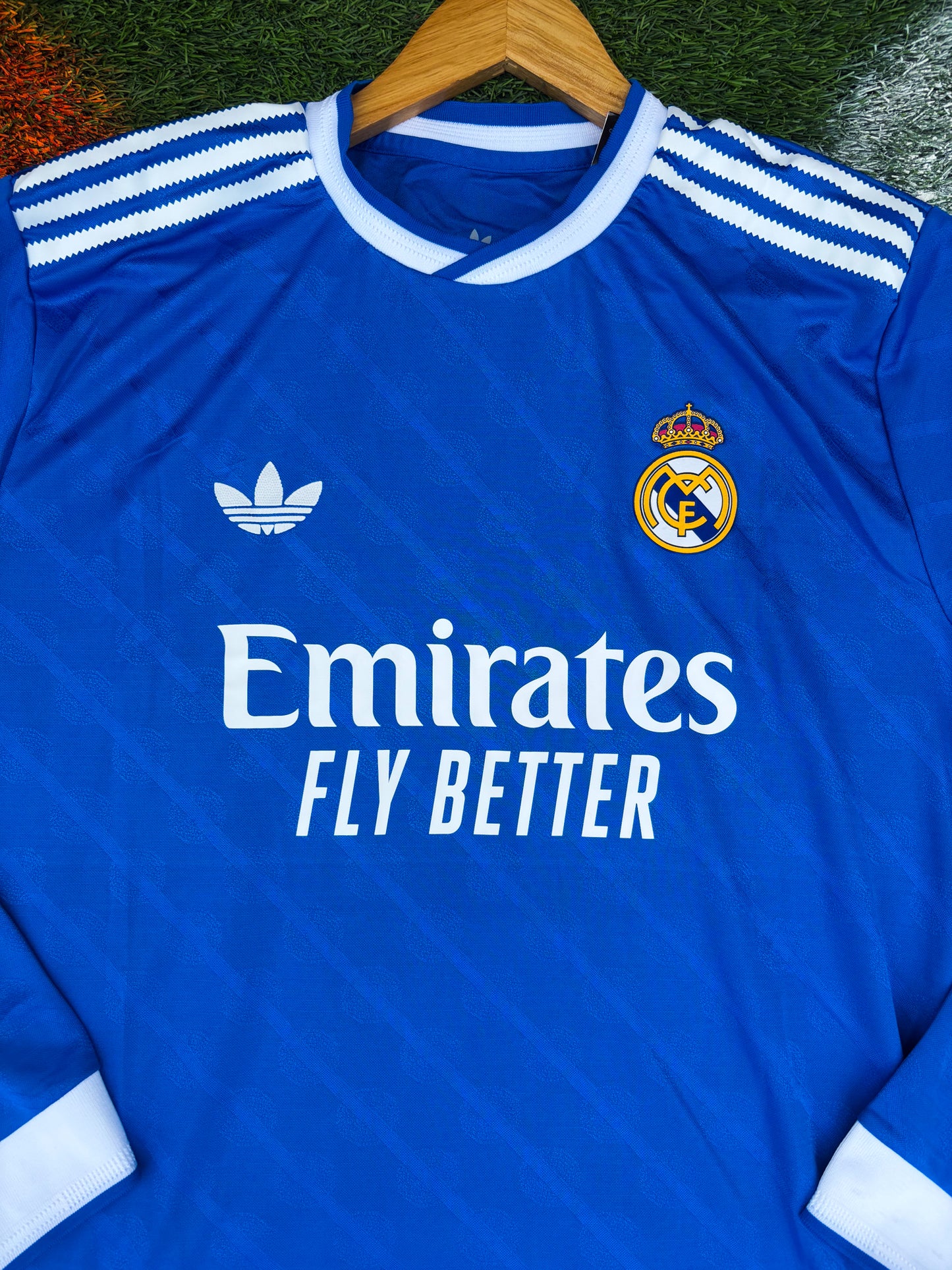 Real Madrid 2025–26 Third Jersey – Bellingham #5 – Bernabéu Blue Retro Edition