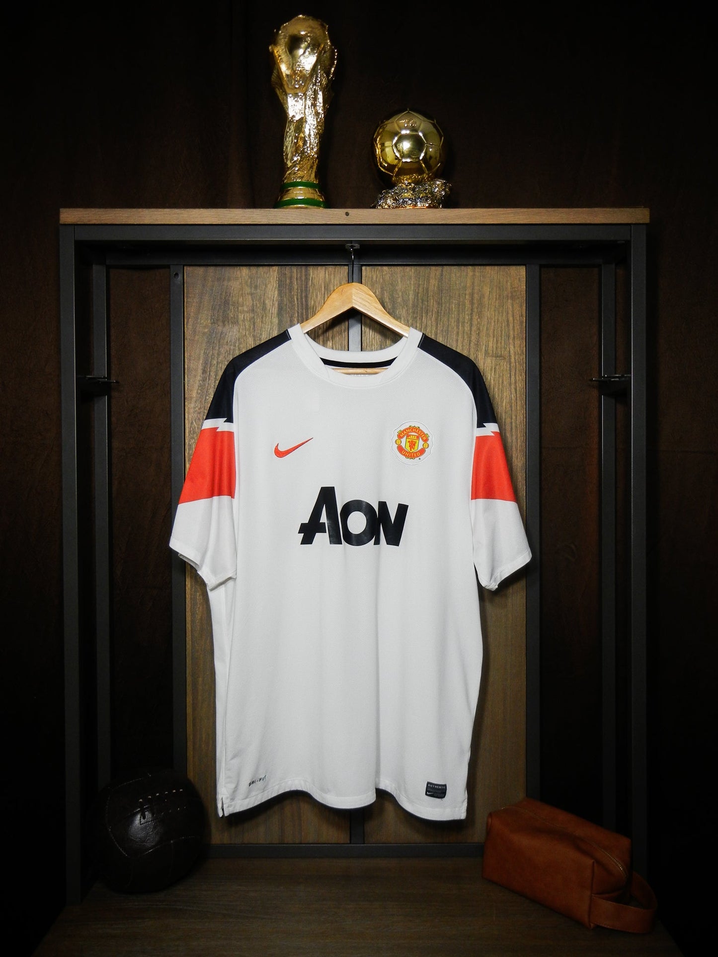 Manchester United 2010/11 Away Jersey Chicharito #14  XXL White & Red Nike Shirt (MPN: 382470-105)