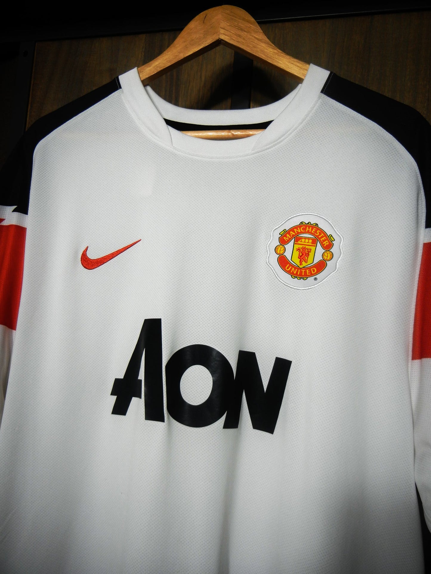 Manchester United 2010/11 Away Jersey Chicharito #14  XXL White & Red Nike Shirt (MPN: 382470-105)
