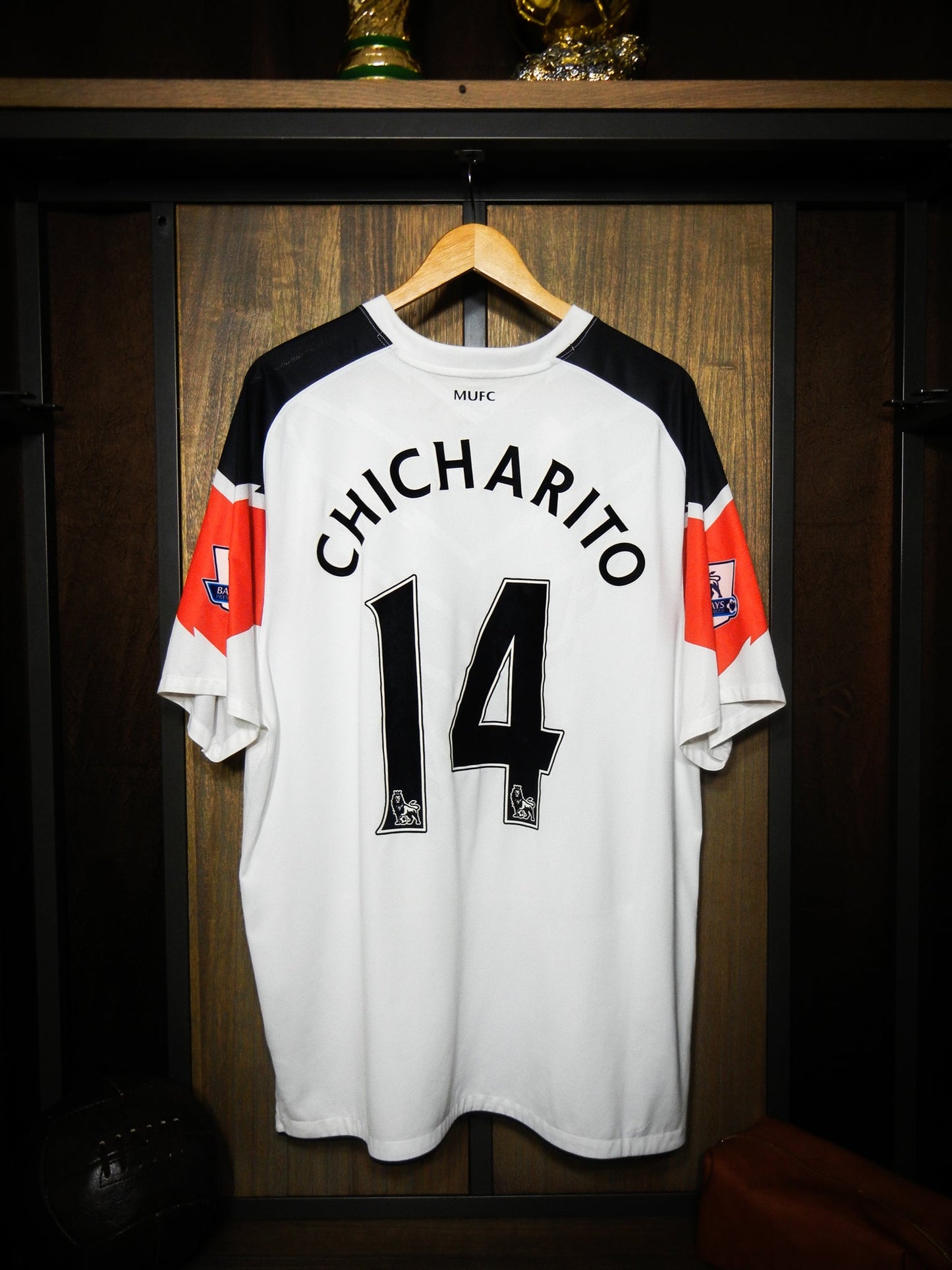 Manchester United 2010/11 Away Jersey Chicharito #14  XXL White & Red Nike Shirt (MPN: 382470-105)