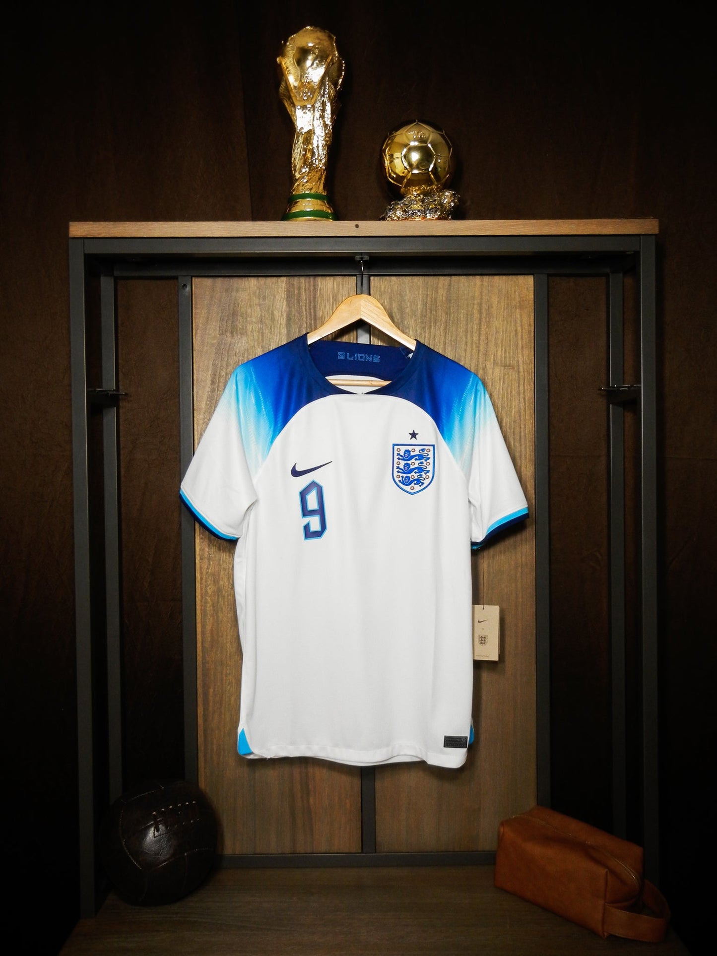 England 2022/23 Home Jersey – Harry Kane #9 – Medium – White & Sky Blue Nike Shirt – (MPN: DN0687-101)