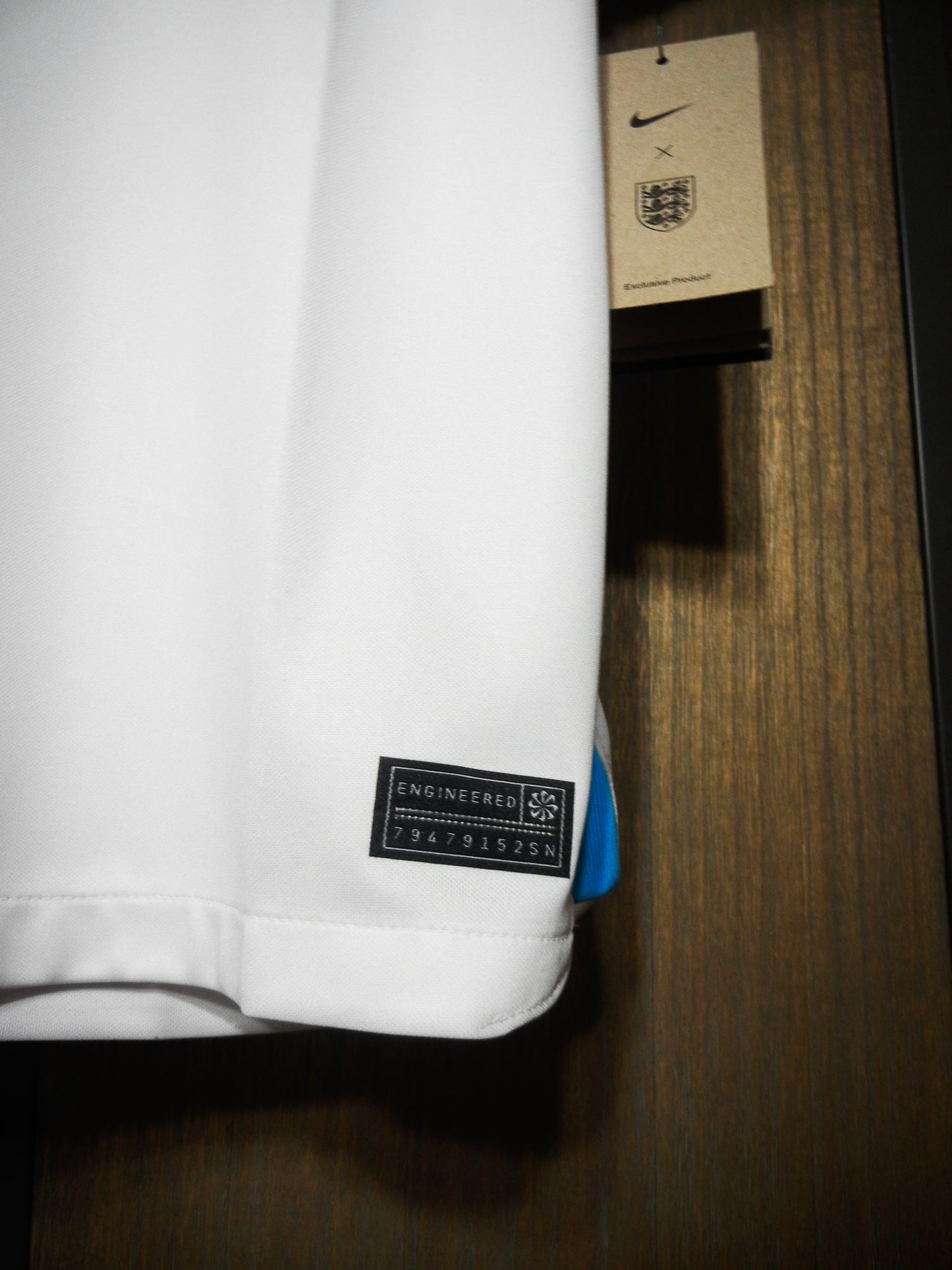 England 2022/23 Home Jersey – Harry Kane #9 – Medium – White & Sky Blue Nike Shirt – (MPN: DN0687-101)