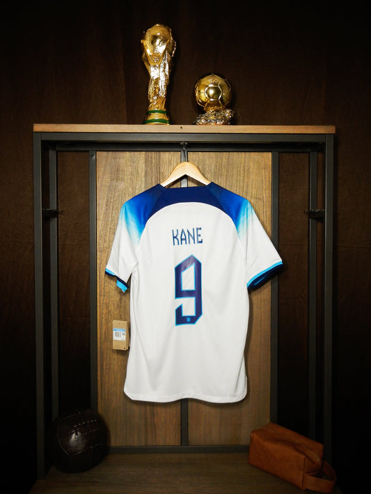 England 2022/23 Home Jersey – Harry Kane #9 – Medium – White & Sky Blue Nike Shirt – (MPN: DN0687-101)