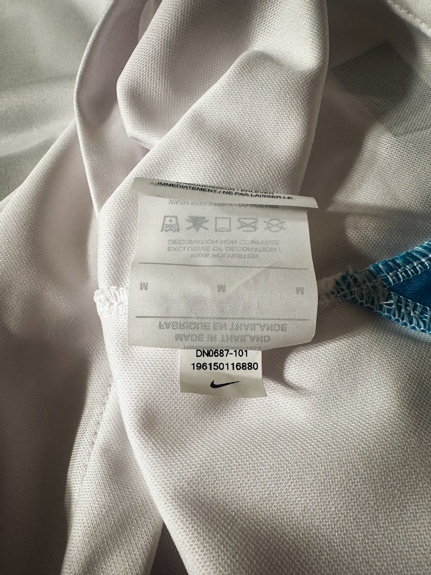 England 2022/23 Home Jersey – Harry Kane #9 – Medium – White & Sky Blue Nike Shirt – (MPN: DN0687-101)