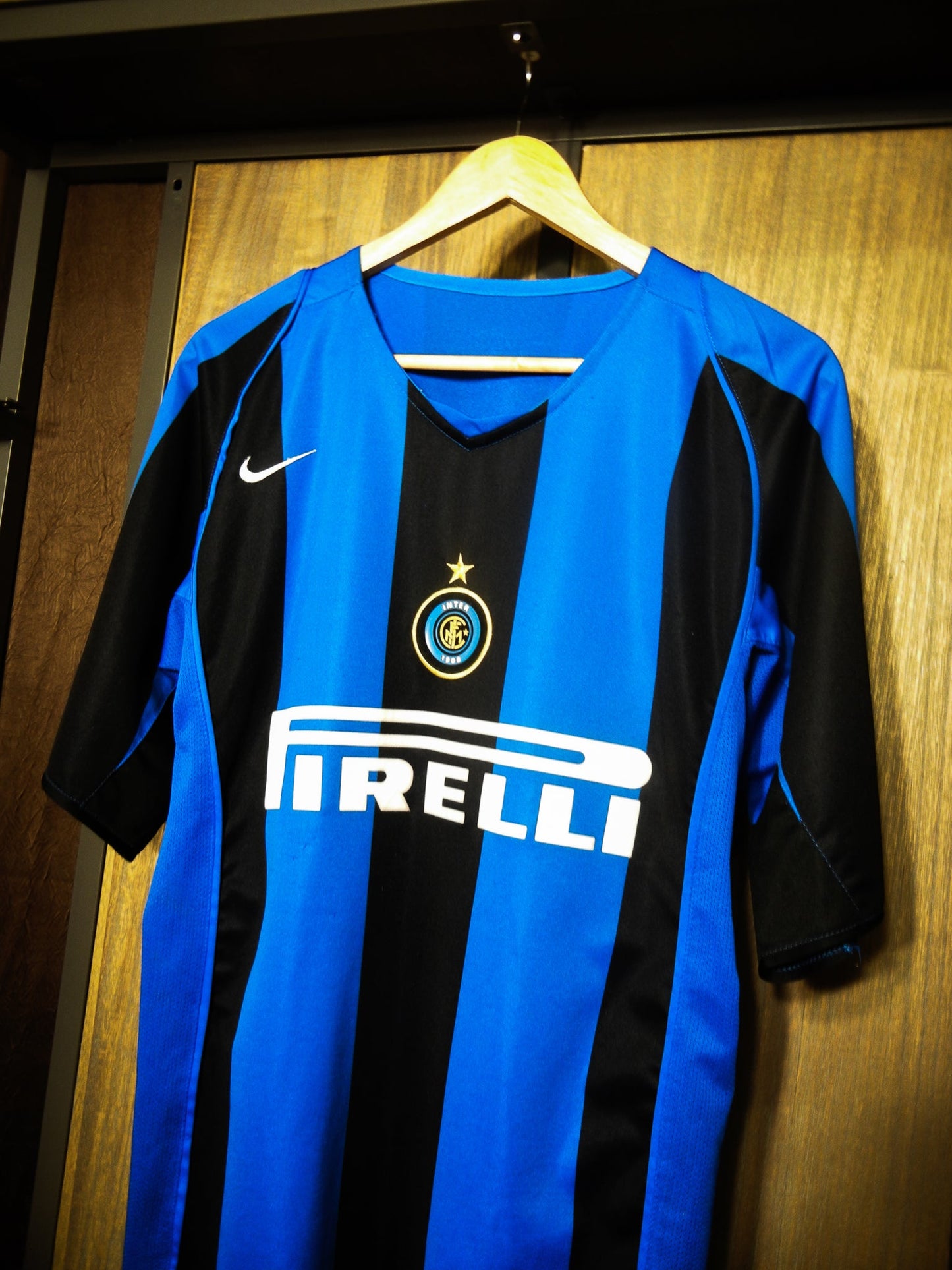 Inter Milan 2004/05 Home Jersey – Adriano #10 – Medium – Black & Blue Nike Shirt – (MPN: F21103CRT)