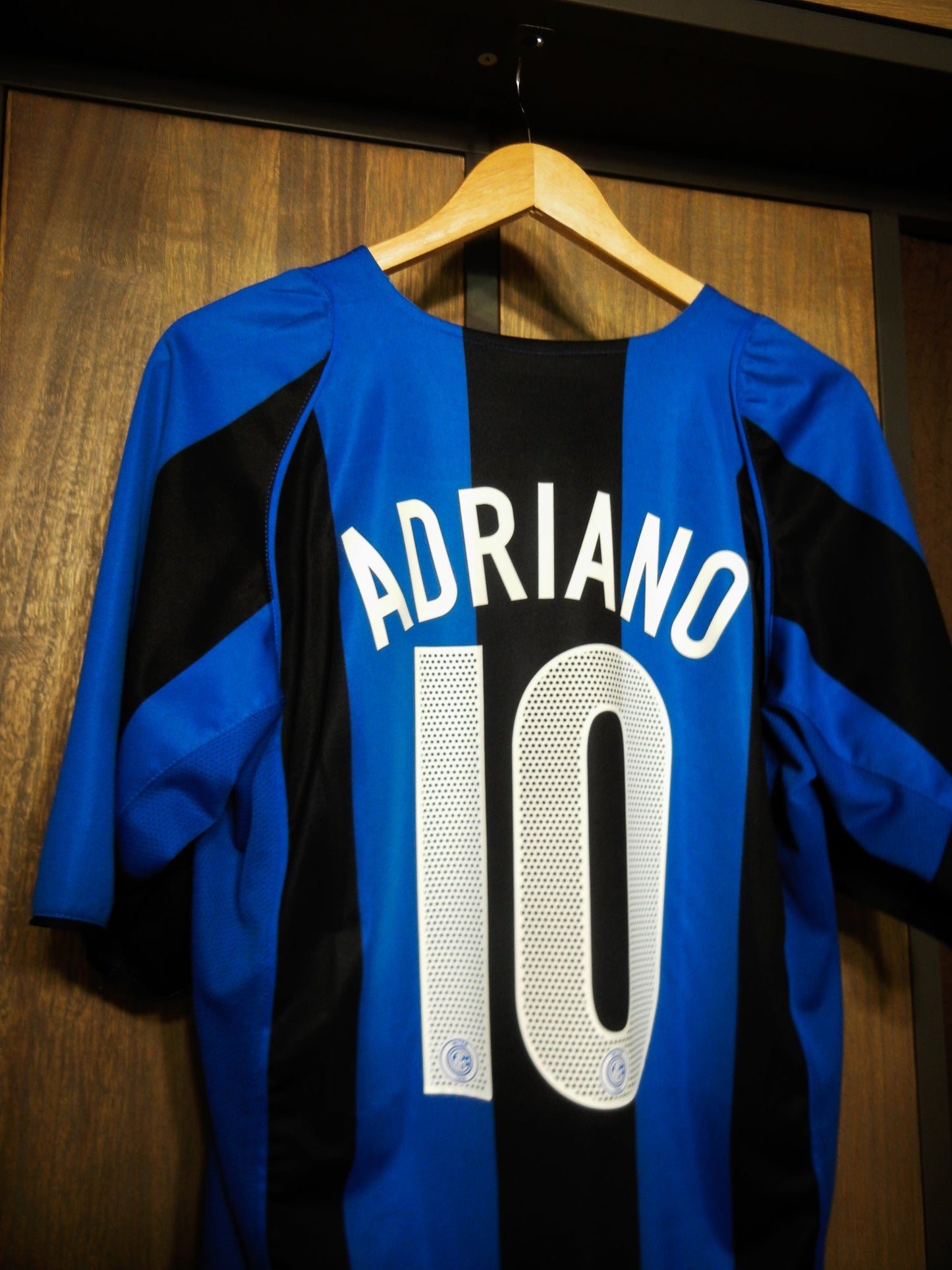 Inter Milan 2004/05 Home Jersey – Adriano #10 – Medium – Black & Blue Nike Shirt – (MPN: F21103CRT)