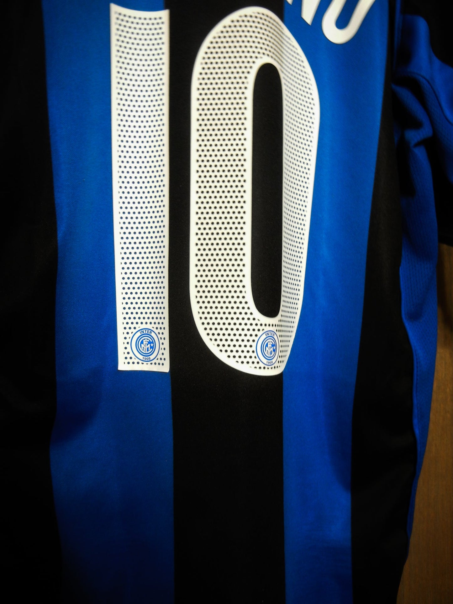 Inter Milan 2004/05 Home Jersey – Adriano #10 – Medium – Black & Blue Nike Shirt – (MPN: F21103CRT)