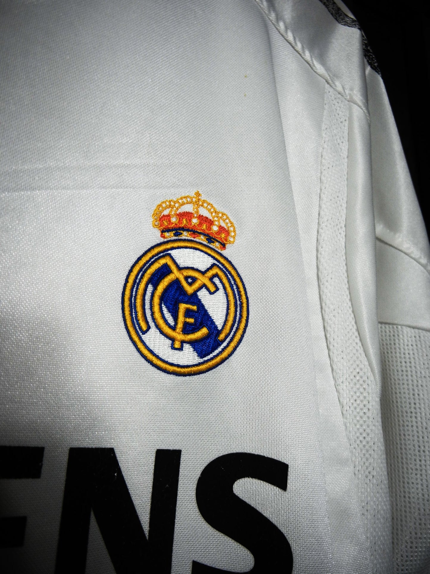 Real Madrid 2004/05 Home Jersey – David Beckham #23 – Medium – White Adidas Shirt – (MPN: AJF003)