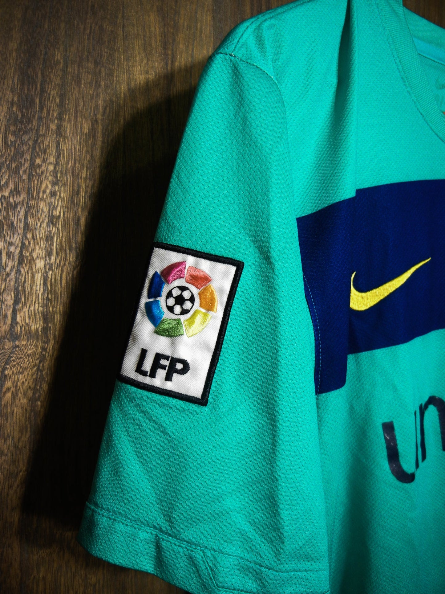 Barcelona 2010/11 Away Jersey – Lionel Messi #10 – Medium – Green Nike Shirt – (MPN: 382358-310)