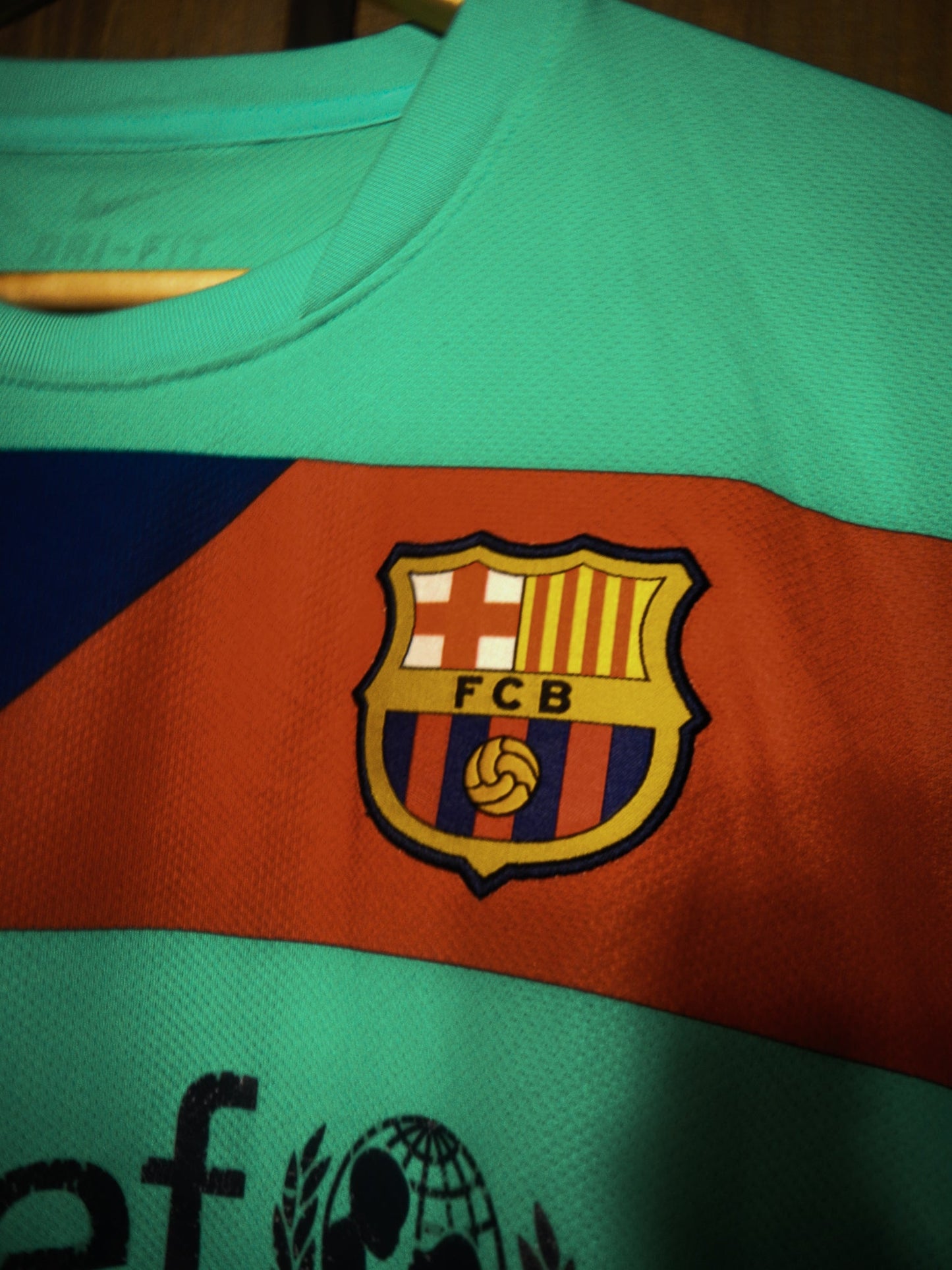 Barcelona 2010/11 Away Jersey – Lionel Messi #10 – Medium – Green Nike Shirt – (MPN: 382358-310)