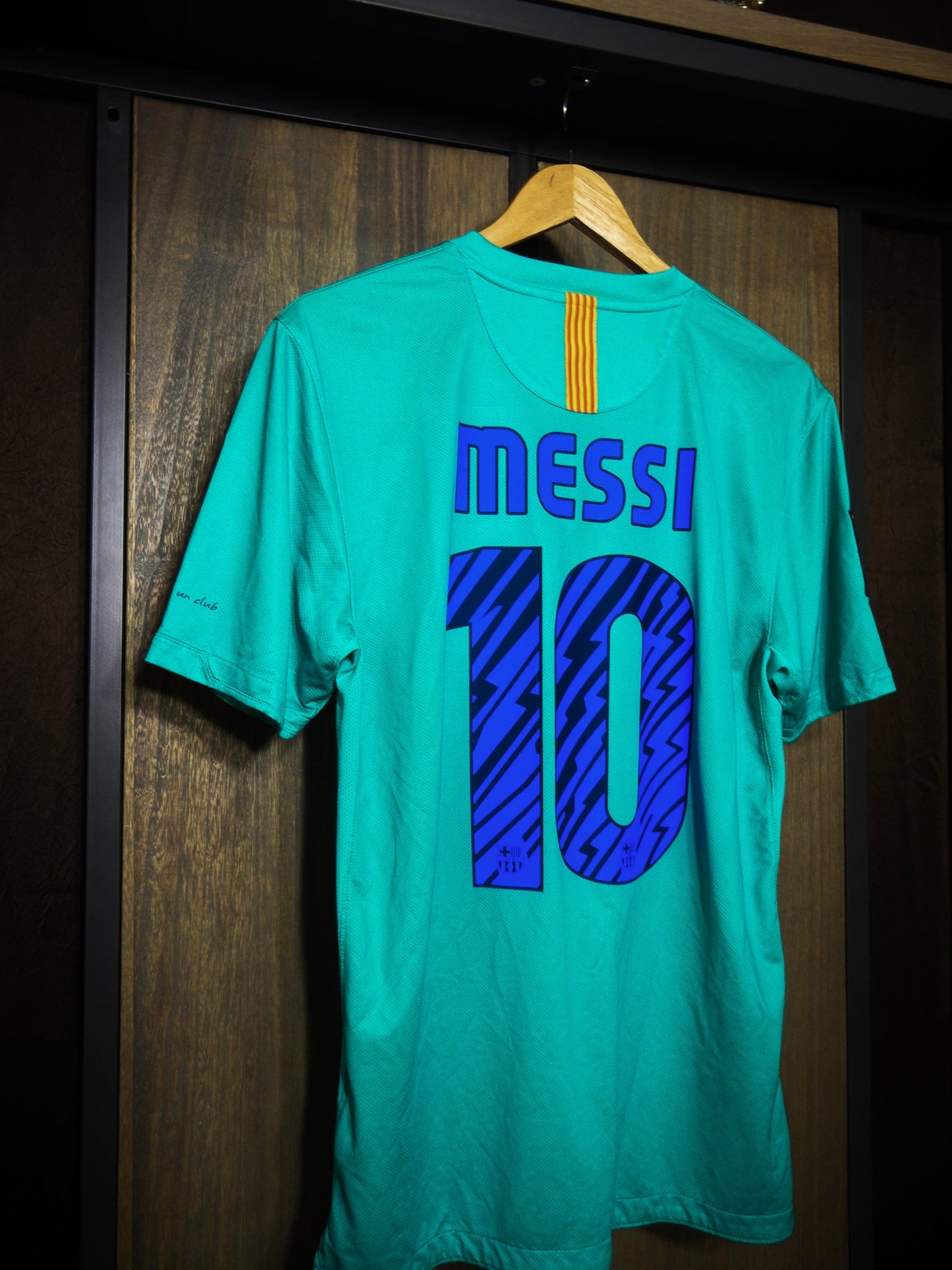 Barcelona 2010/11 Away Jersey – Lionel Messi #10 – Medium – Green Nike Shirt – (MPN: 382358-310)
