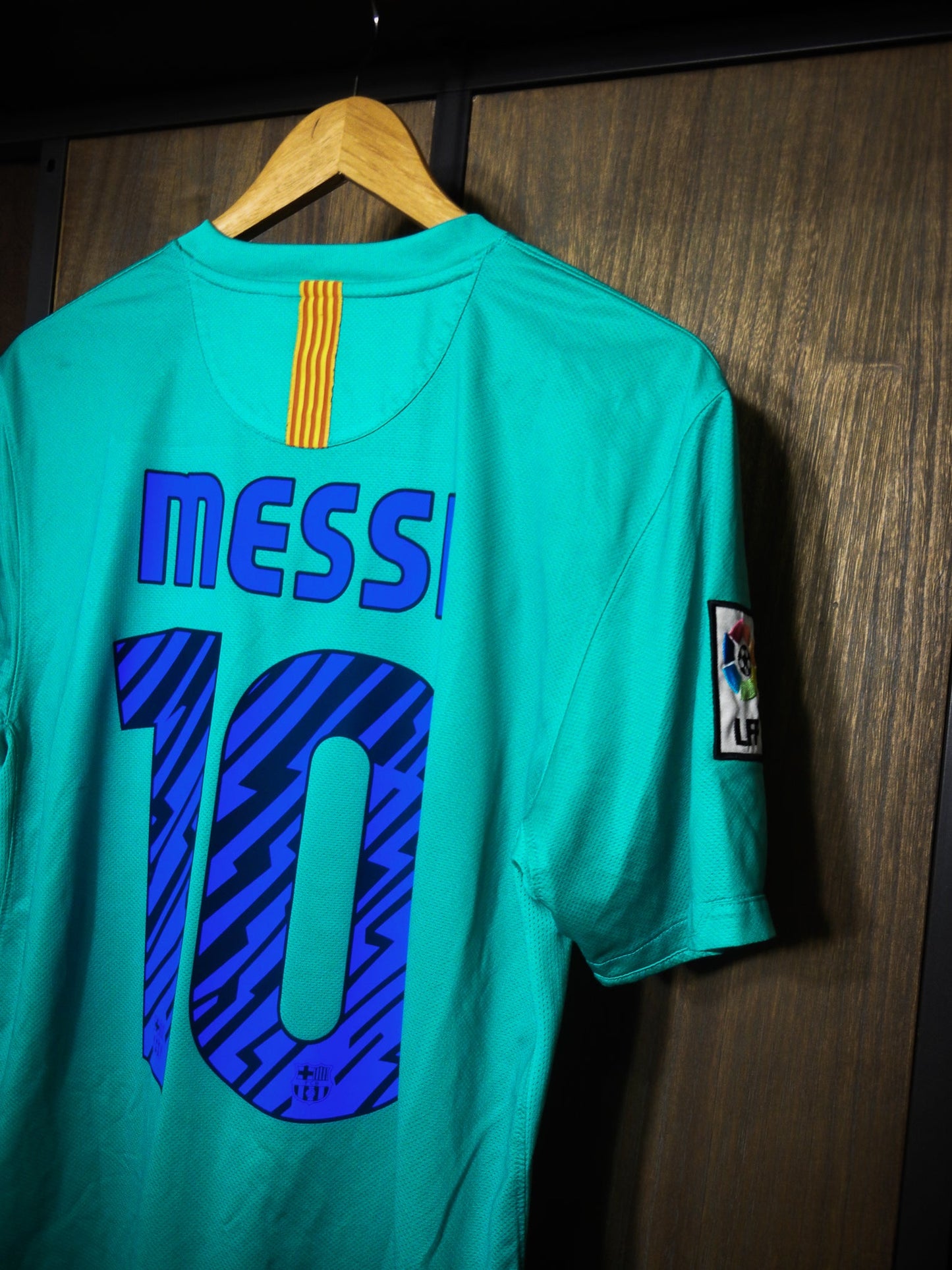 Barcelona 2010/11 Away Jersey – Lionel Messi #10 – Medium – Green Nike Shirt – (MPN: 382358-310)