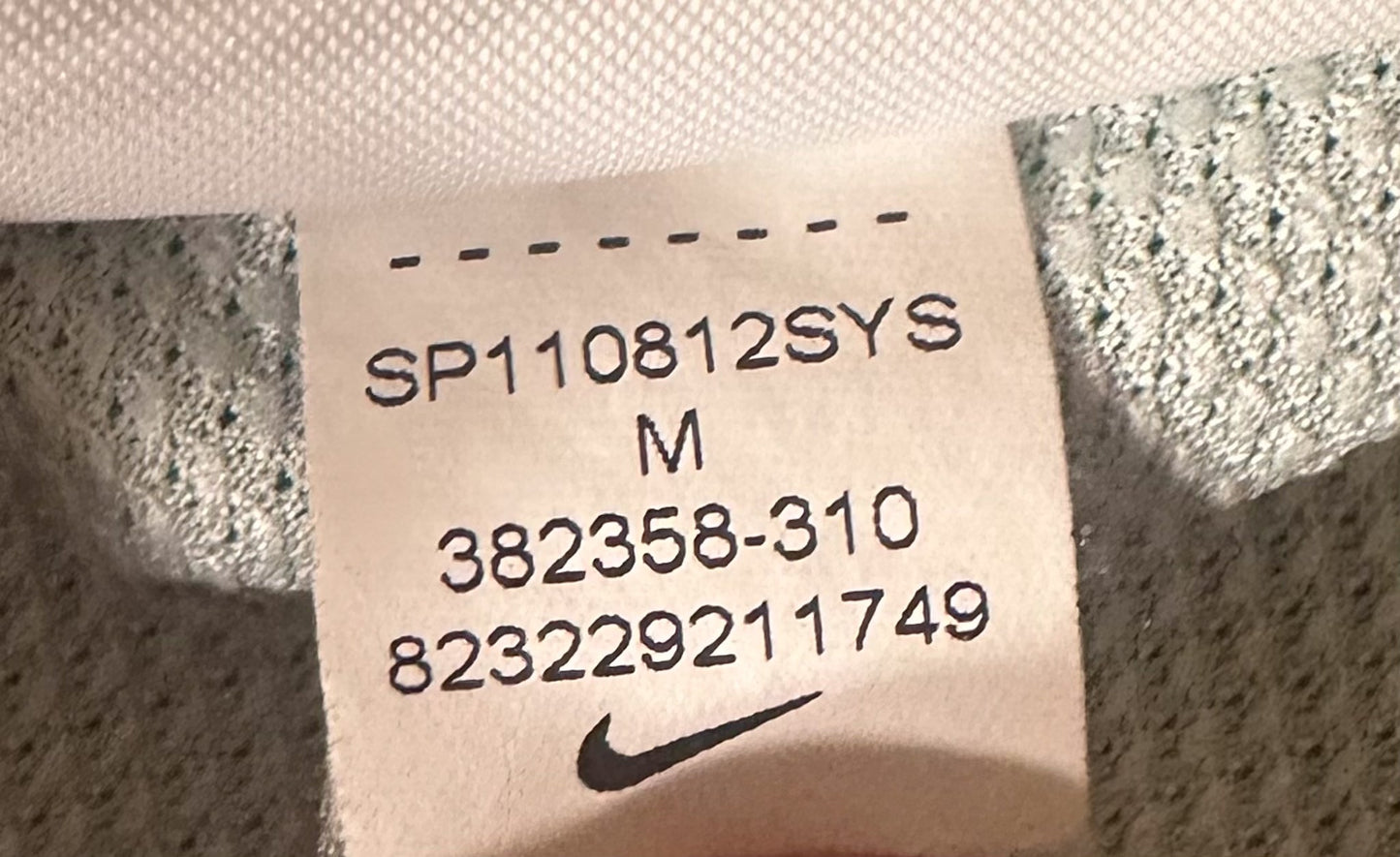 Barcelona 2010/11 Away Jersey – Lionel Messi #10 – Medium – Green Nike Shirt – (MPN: 382358-310)