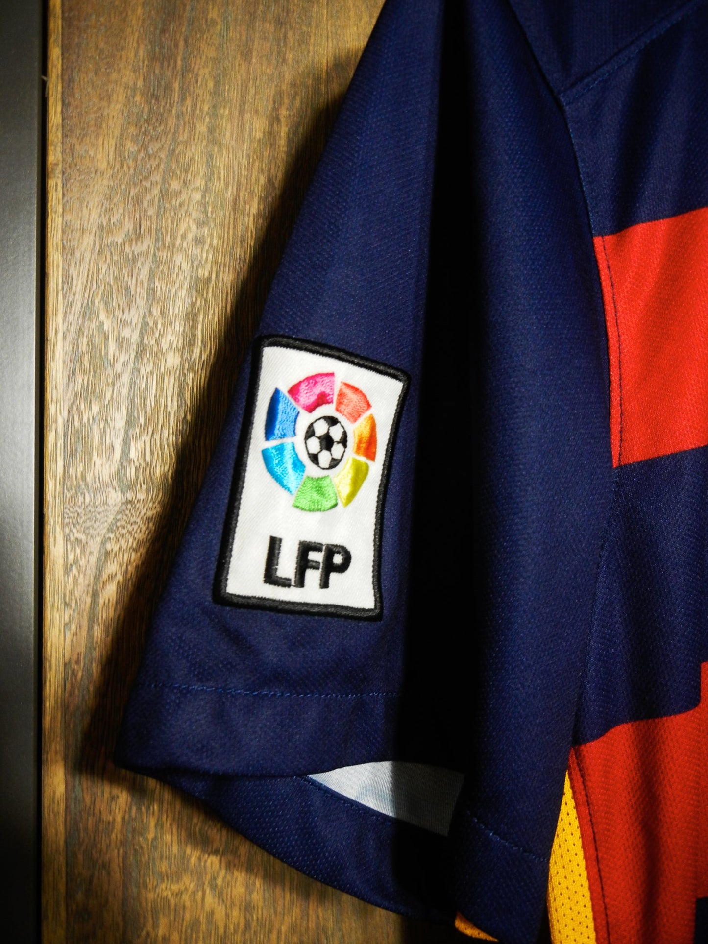 Barcelona 2015/16 Home Jersey – Neymar Jr #11 – Medium – Blue & Red Nike Shirt – (MPN: 658794-422)