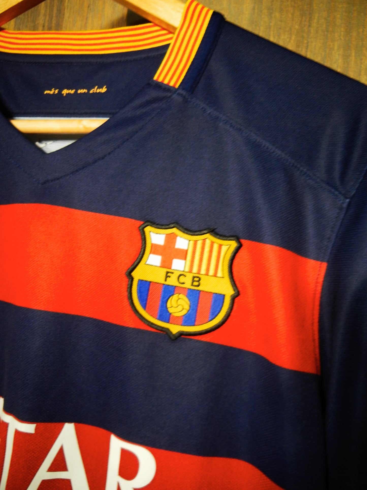Barcelona 2015/16 Home Jersey – Neymar Jr #11 – Medium – Blue & Red Nike Shirt – (MPN: 658794-422)