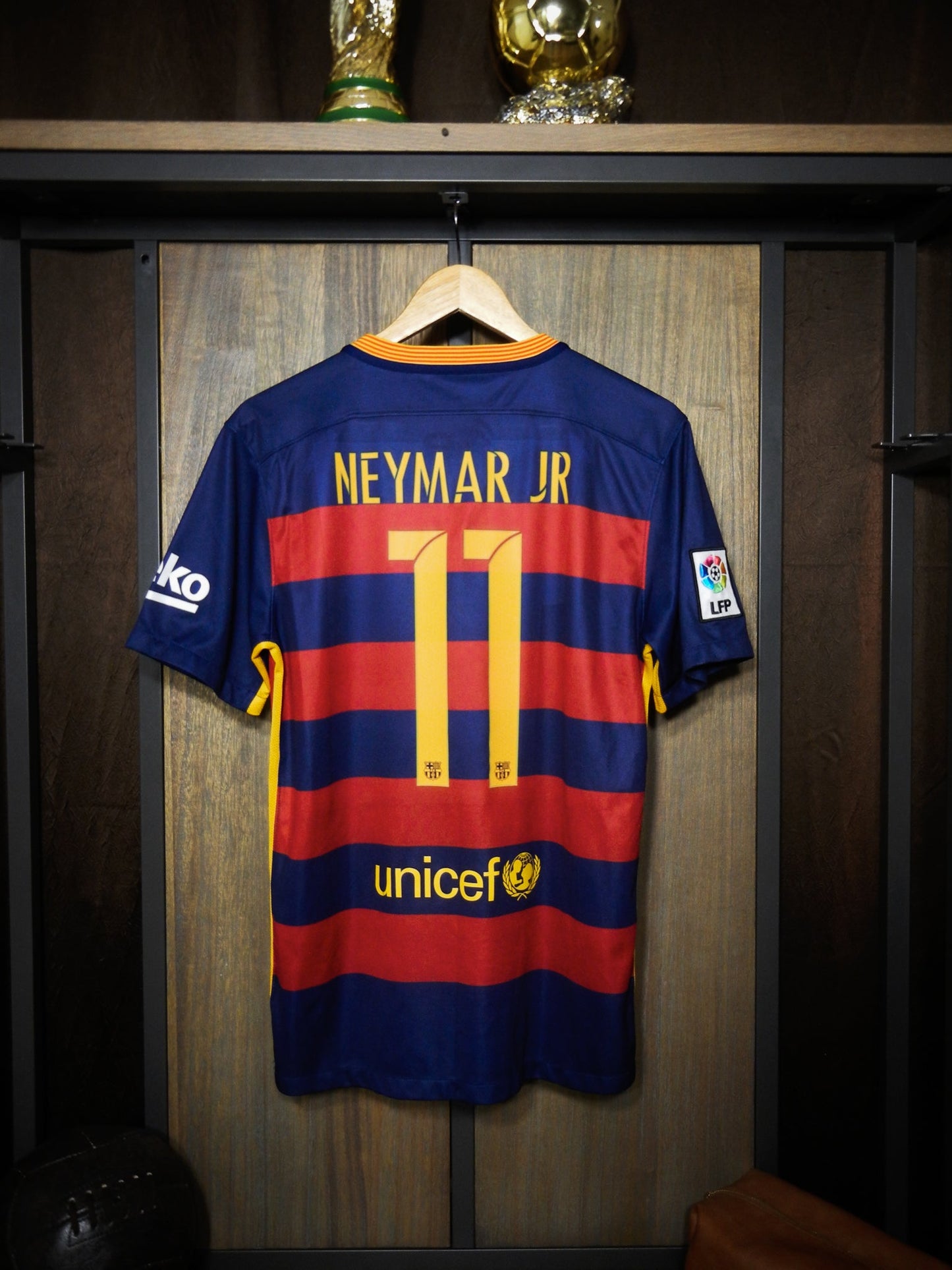 Barcelona 2015/16 Home Jersey – Neymar Jr #11 – Medium – Blue & Red Nike Shirt – (MPN: 658794-422)