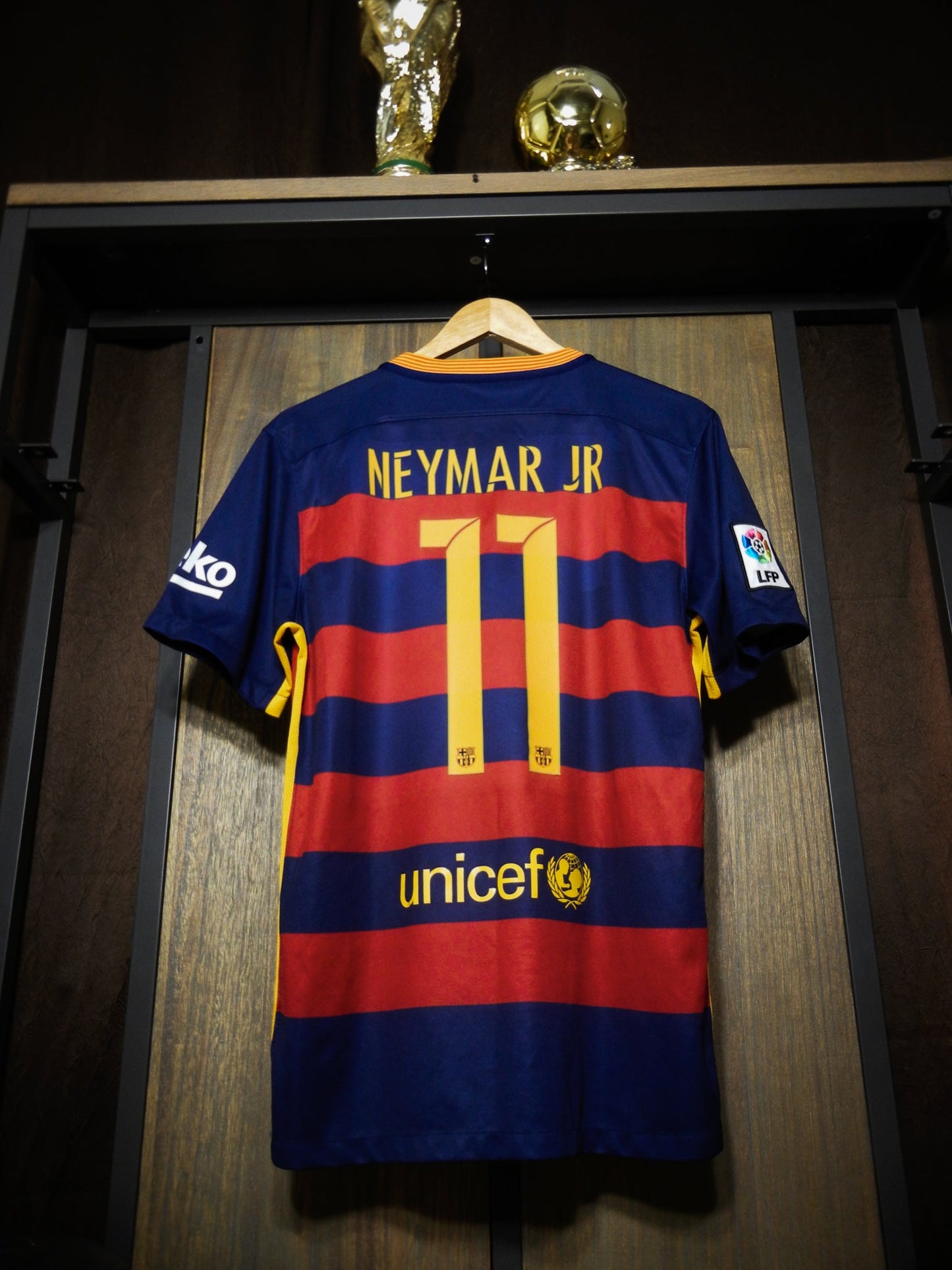 Barcelona 2015/16 Home Jersey – Neymar Jr #11 – Medium – Blue & Red Nike Shirt – (MPN: 658794-422)