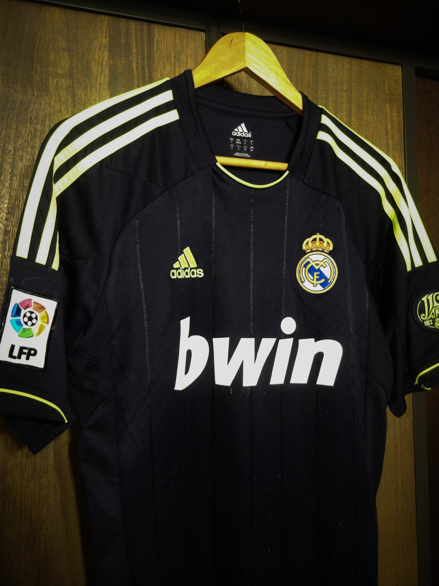 Real Madrid 2012/13 Away Jersey – Cristiano Ronaldo #7 – Small – Dark Blue & Yellow Adidas Shirt (MPN: X21992)
