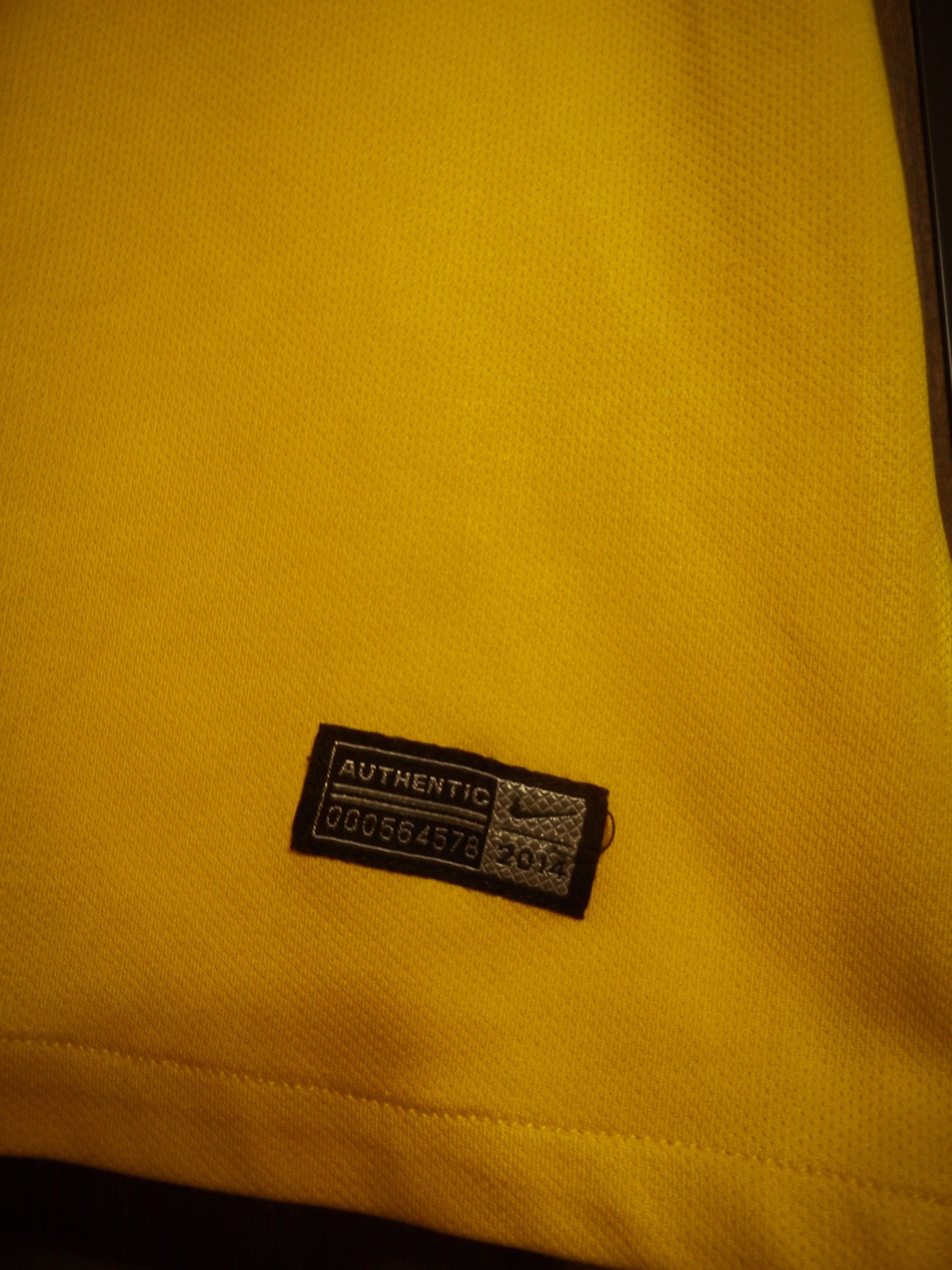 Brazil 2014 Home Jersey – Neymar Jr #10 – Large – Yellow & Green Nike Shirt – (MPN: 575280-703)