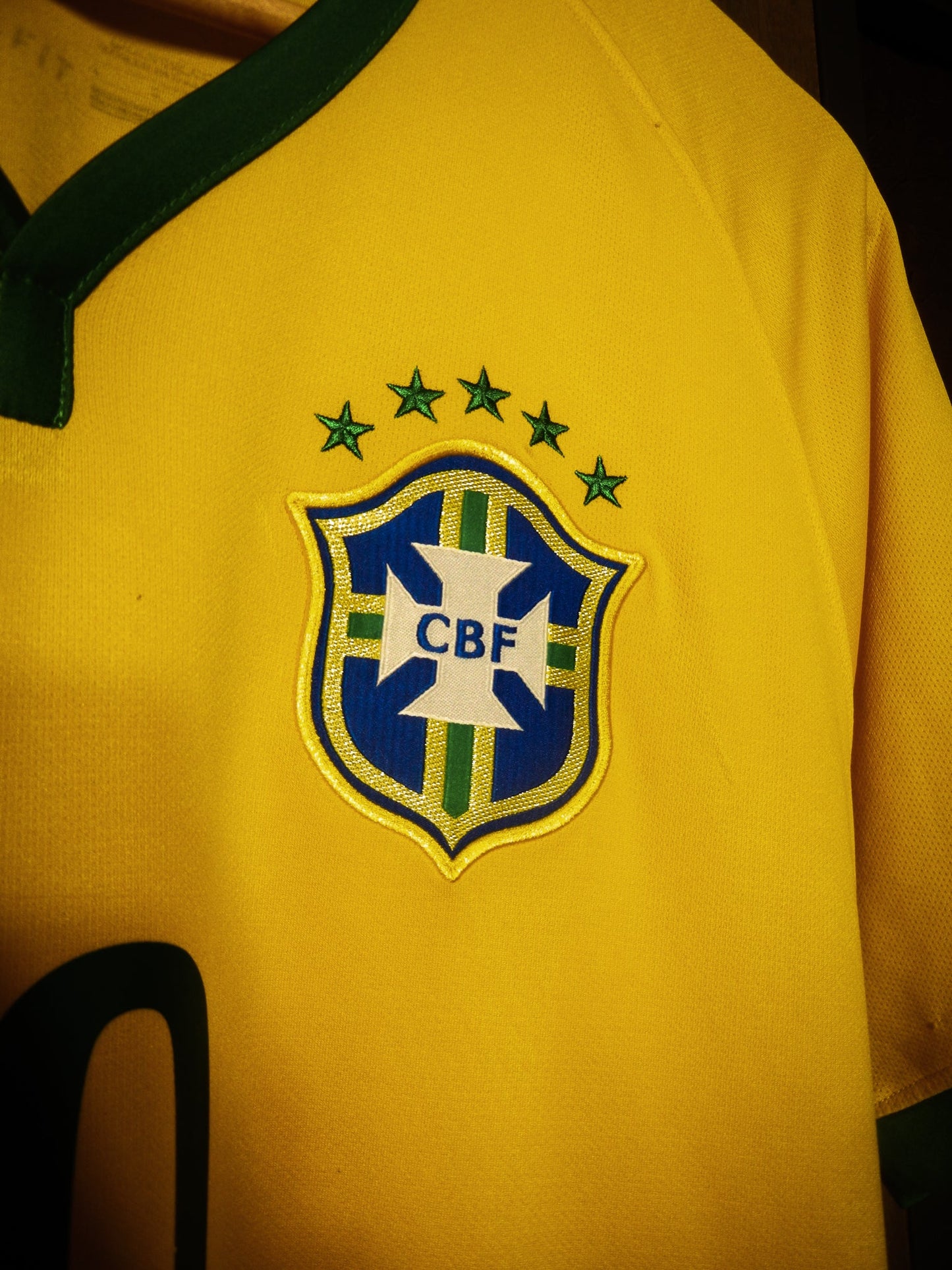 Brazil 2014 Home Jersey – Neymar Jr #10 – Large – Yellow & Green Nike Shirt – (MPN: 575280-703)