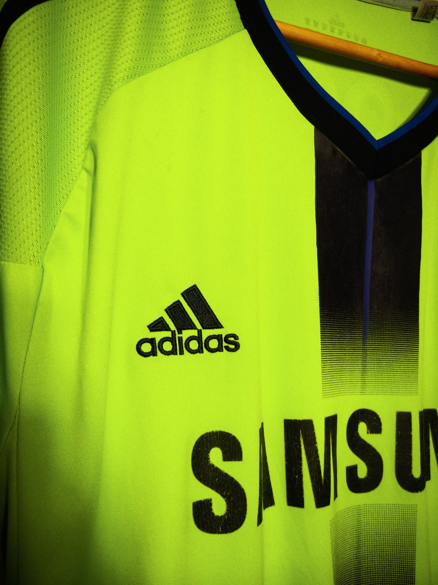 Chelsea 2010/11 Third Jersey – Didier Drogba #11 – XXL – Neon Green & Black Adidas Shirt (MPN: P00189)