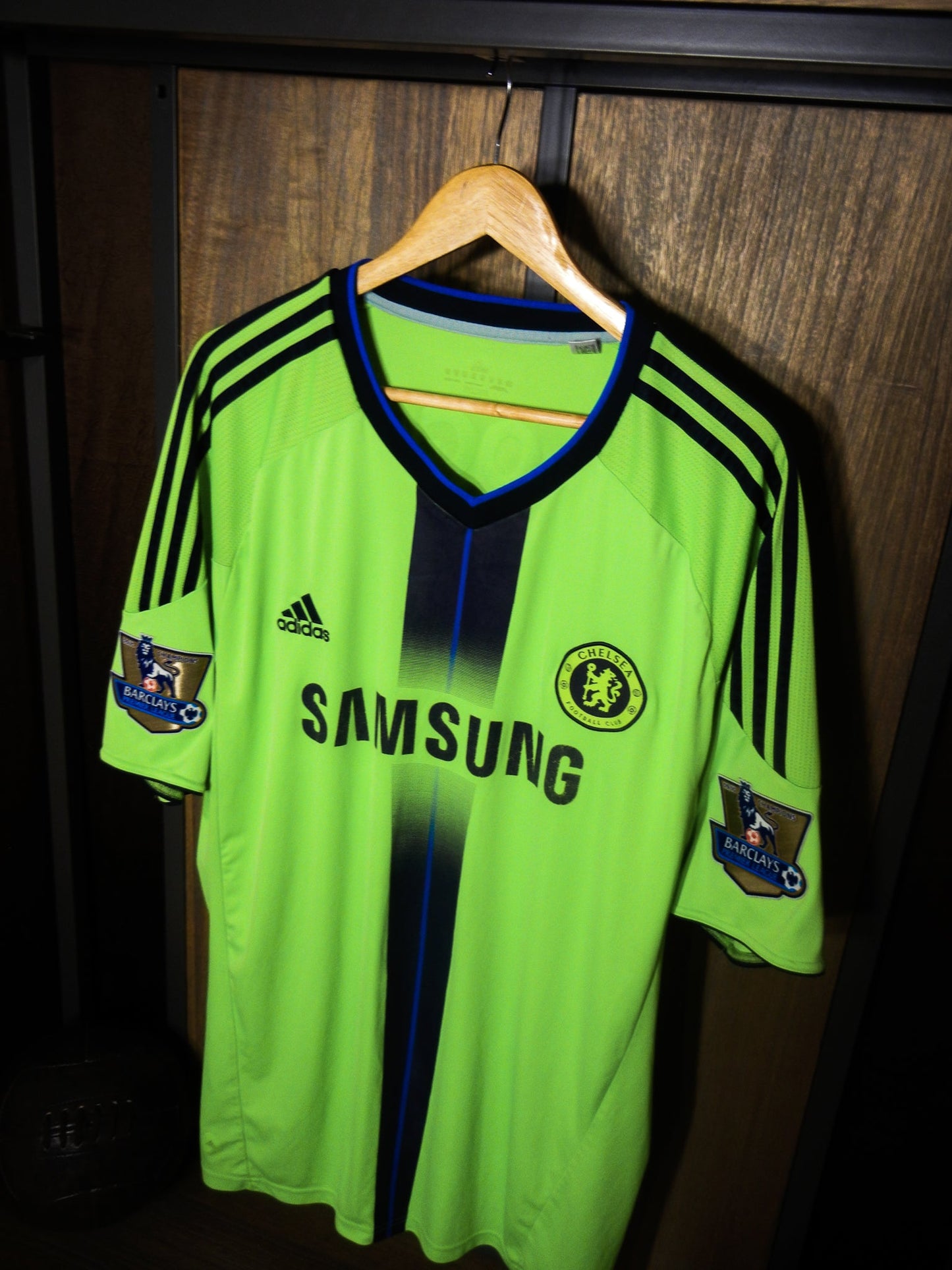 Chelsea 2010/11 Third Jersey – Didier Drogba #11 – XXL – Neon Green & Black Adidas Shirt (MPN: P00189)