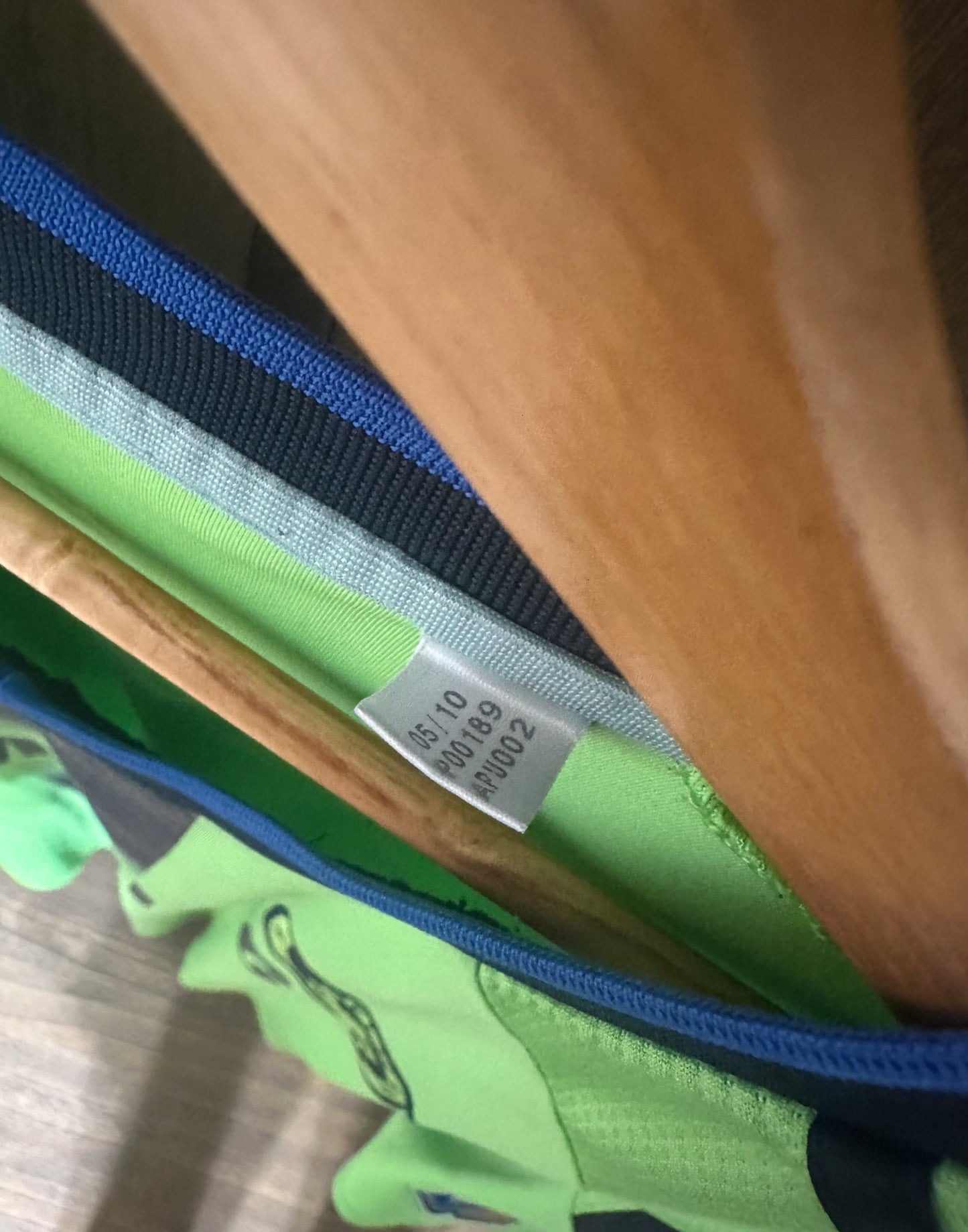 Chelsea 2010/11 Third Jersey – Didier Drogba #11 – XXL – Neon Green & Black Adidas Shirt (MPN: P00189)