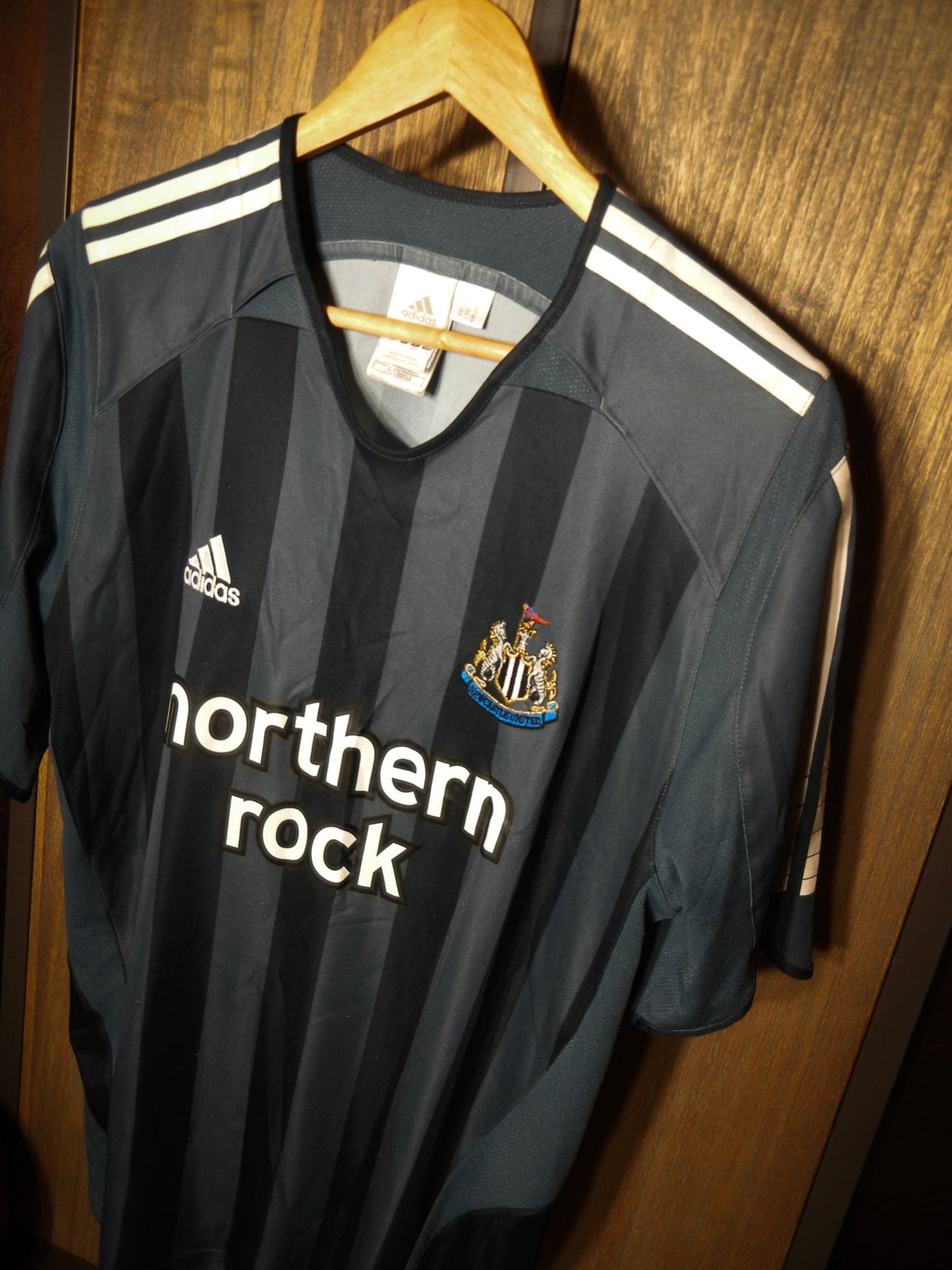 Newcastle United 2005/06 Away Jersey – Michael Owen #10 - Medium – Gray & Black Adidas Shirt- (MPN: 110148 Adidas)