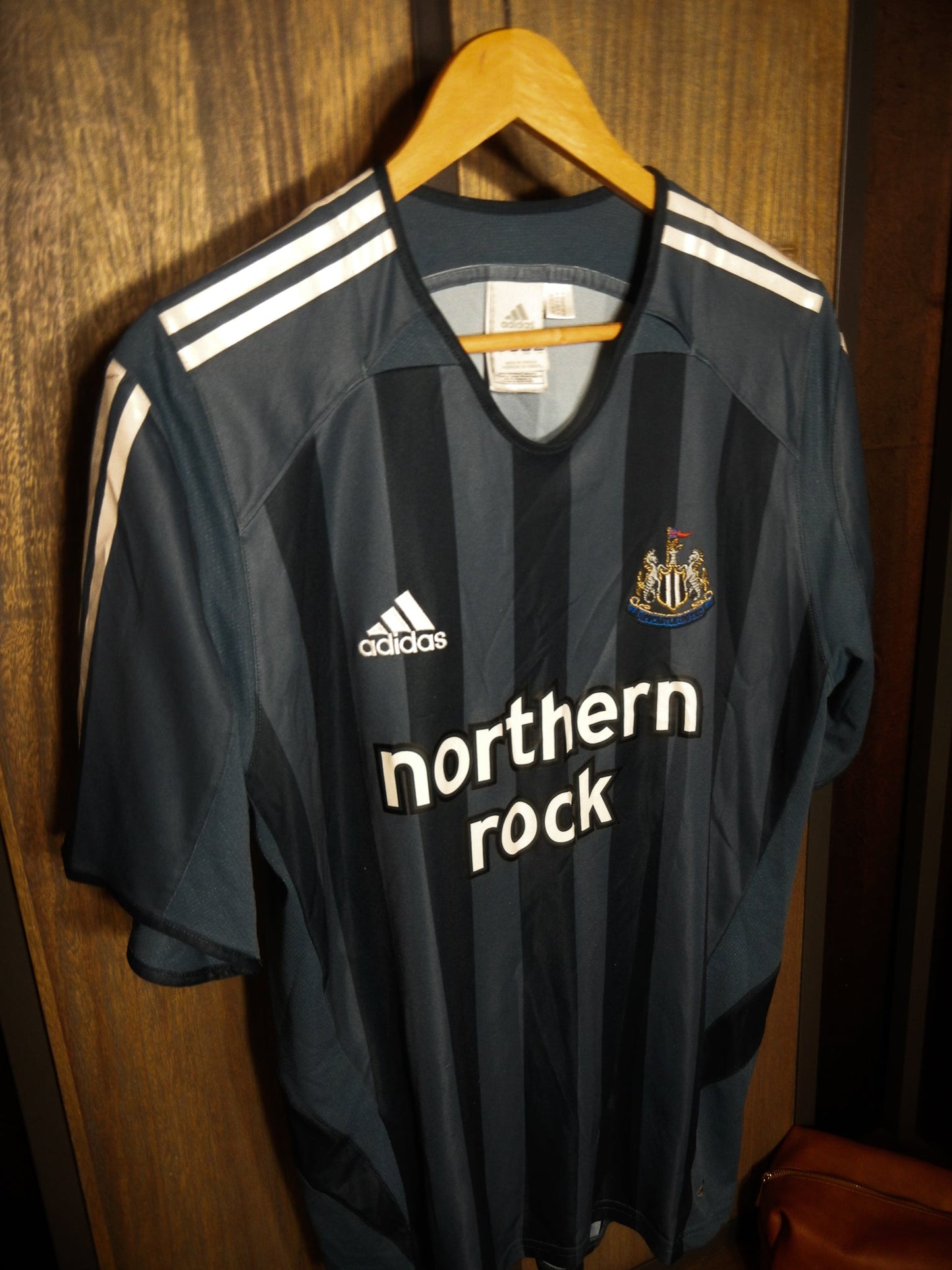 Newcastle United 2005/06 Away Jersey – Michael Owen #10 - Medium – Gray & Black Adidas Shirt- (MPN: 110148 Adidas)