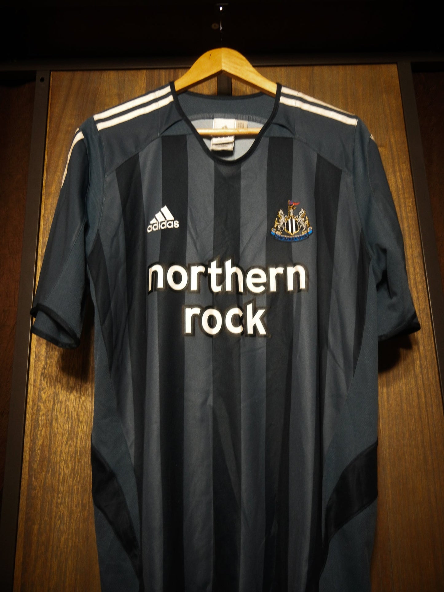 Newcastle United 2005/06 Away Jersey – Michael Owen #10 - Medium – Gray & Black Adidas Shirt- (MPN: 110148 Adidas)