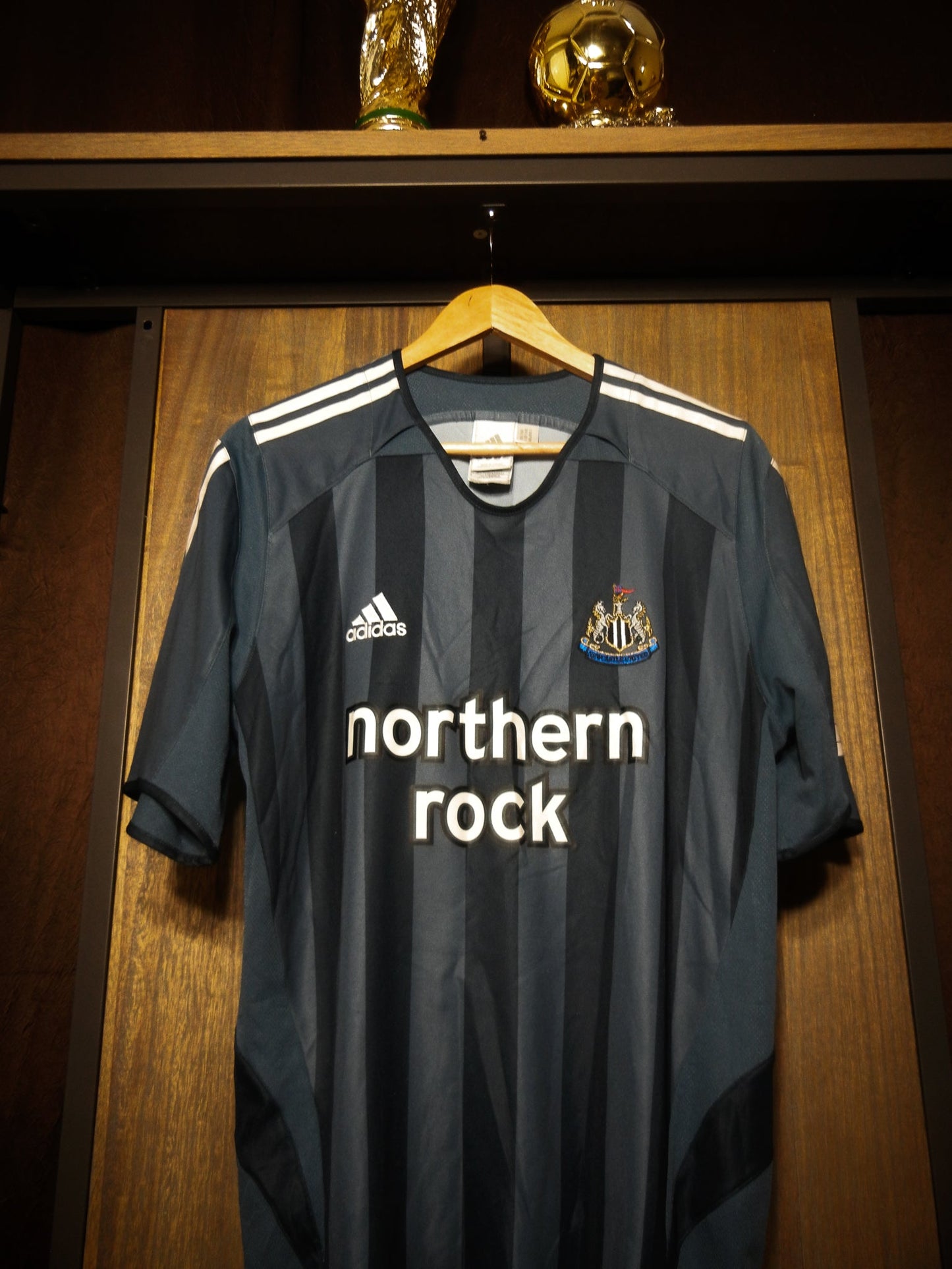Newcastle United 2005/06 Away Jersey – Michael Owen #10 - Medium – Gray & Black Adidas Shirt- (MPN: 110148 Adidas)
