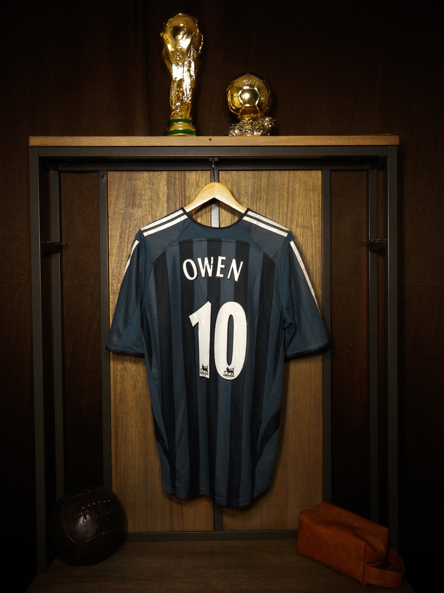 Newcastle United 2005/06 Away Jersey – Michael Owen #10 - Medium – Gray & Black Adidas Shirt- (MPN: 110148 Adidas)