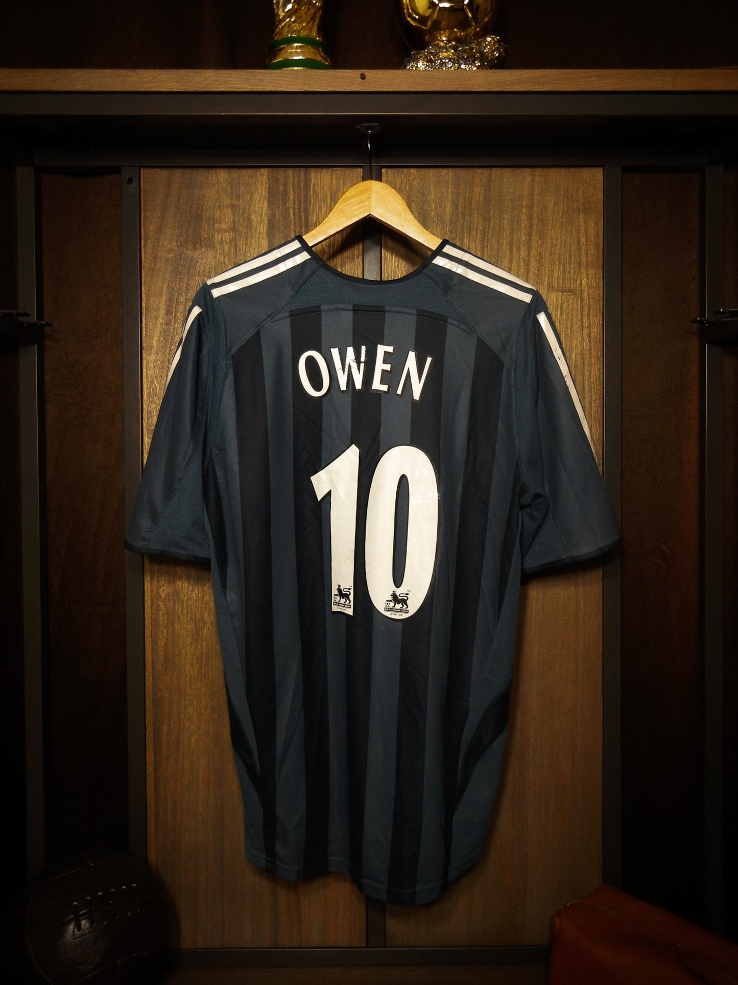Newcastle United 2005/06 Away Jersey – Michael Owen #10 - Medium – Gray & Black Adidas Shirt- (MPN: 110148 Adidas)