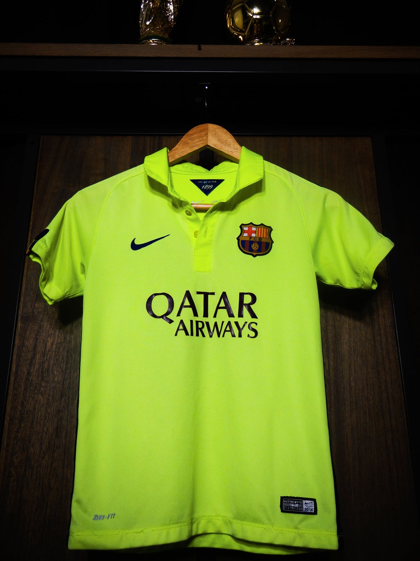 Barcelona 2014/15 Third Jersey – Messi #10 – Youth Medium – Neon Green Nike Shirt (MPN: 631242-710)