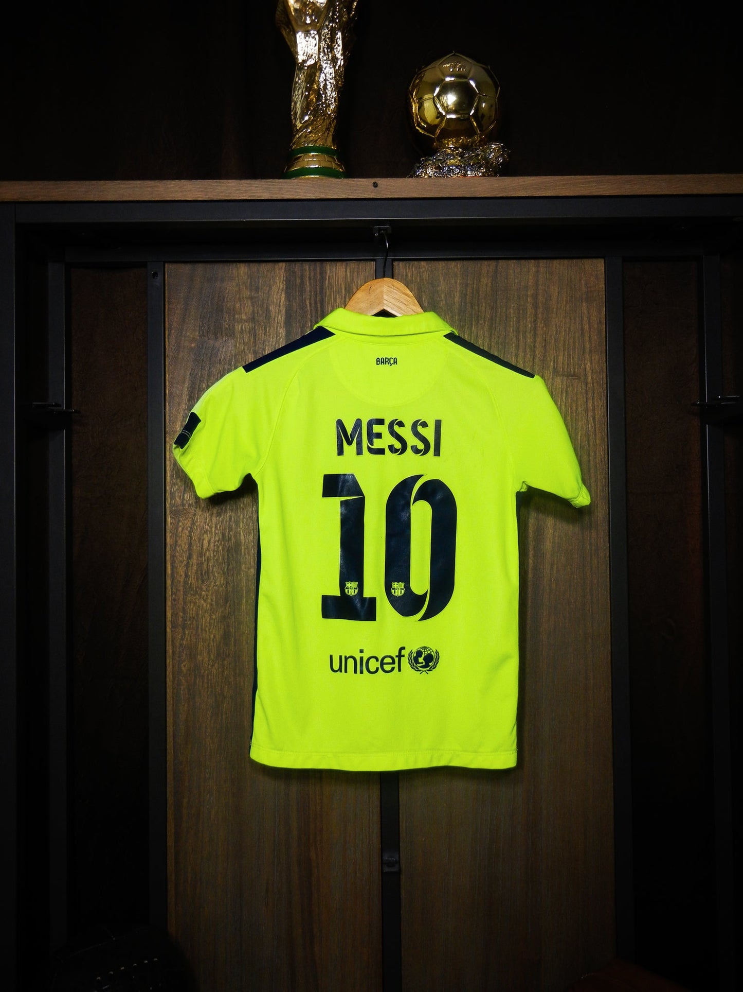 Barcelona 2014/15 Third Jersey – Messi #10 – Youth Medium – Neon Green Nike Shirt (MPN: 631242-710)