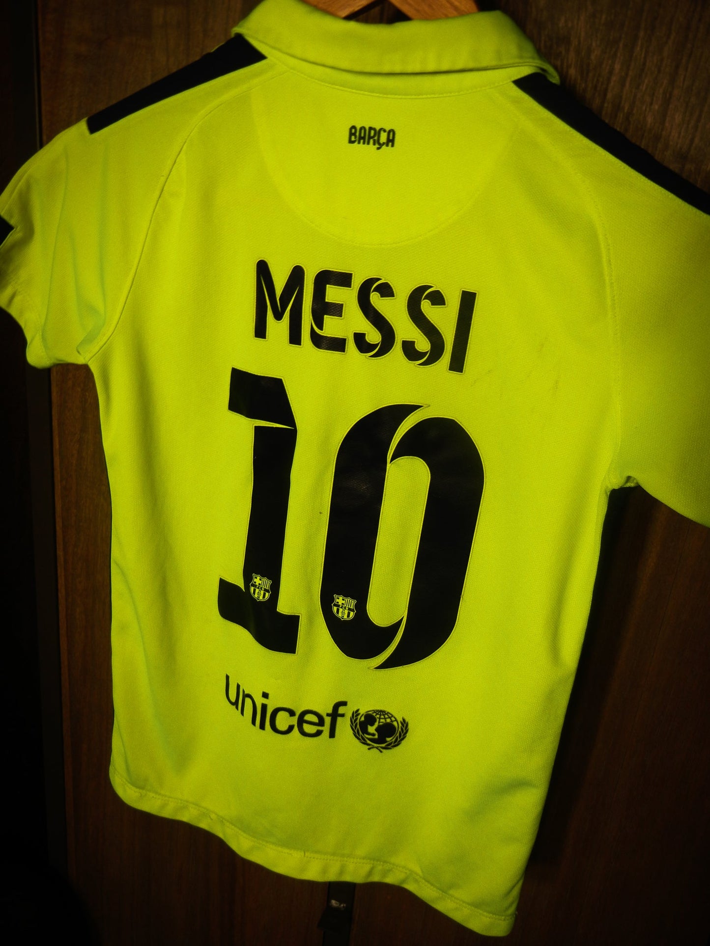 Barcelona 2014/15 Third Jersey – Messi #10 – Youth Medium – Neon Green Nike Shirt (MPN: 631242-710)