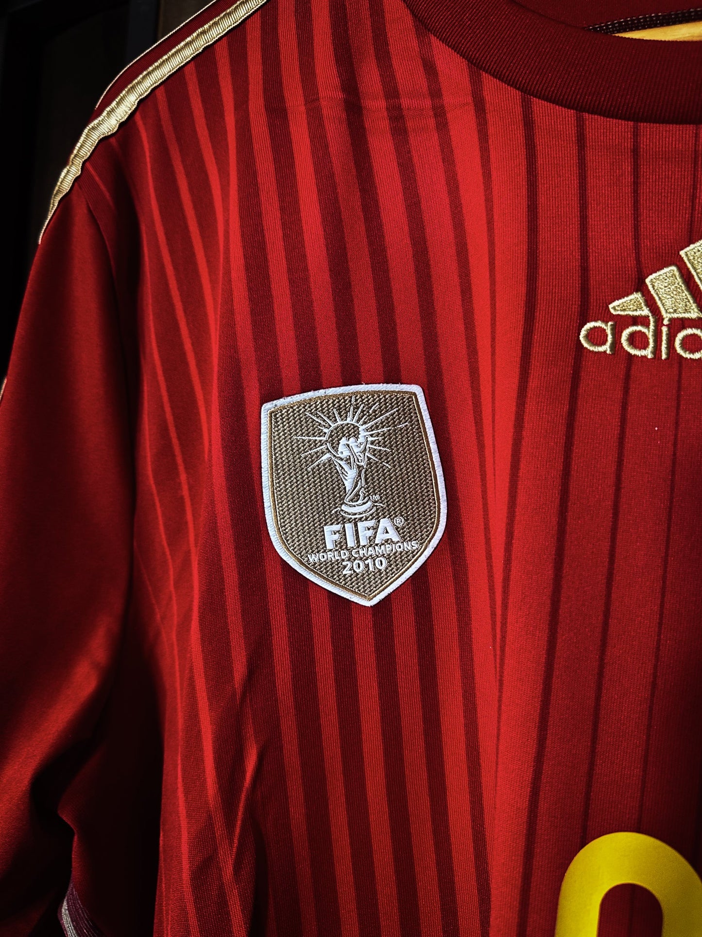 Spain 2014/15 Home Jersey – Xavi #8 – XL – Red Adidas Shirt (MPN: G85279)