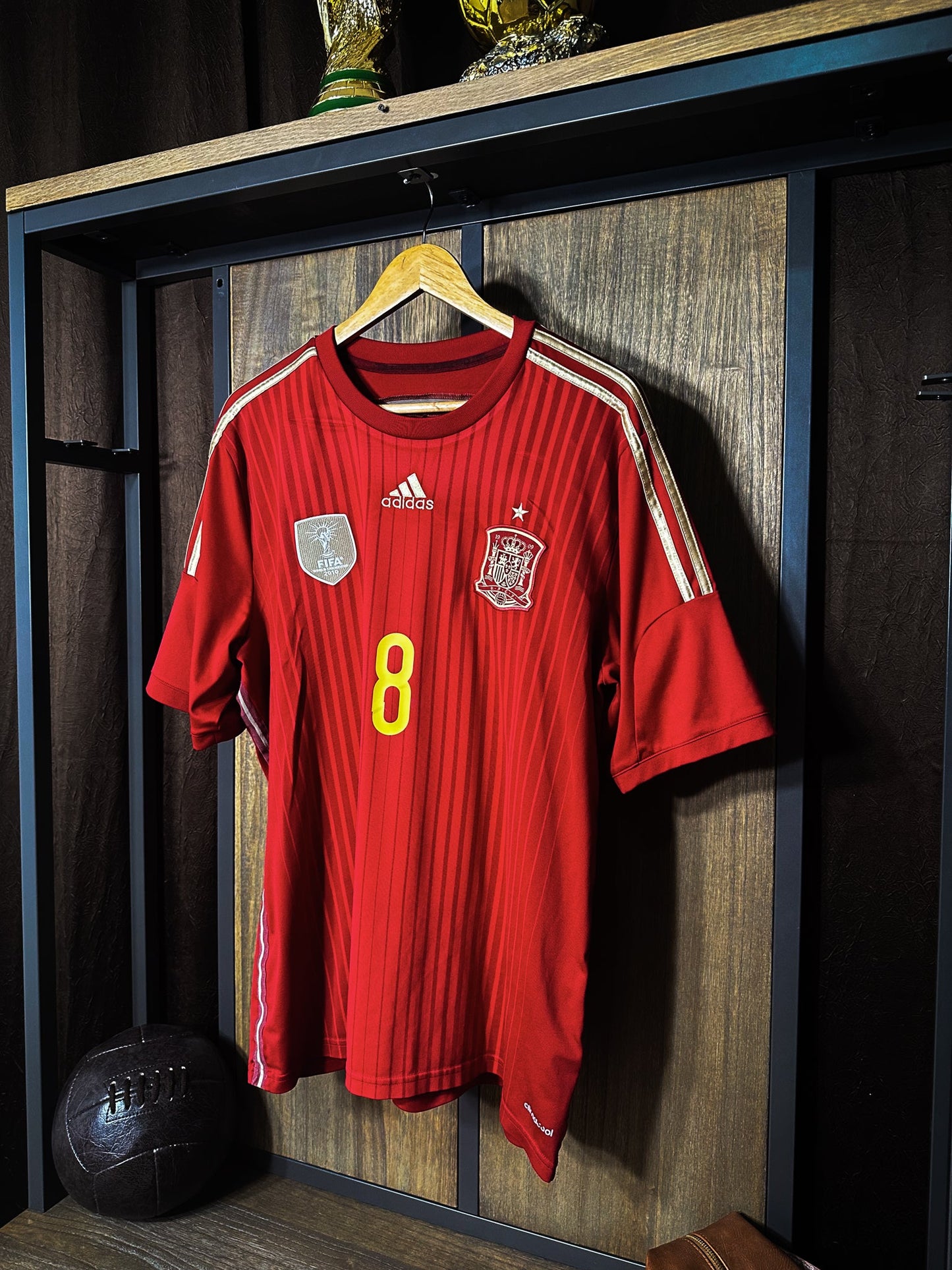 Spain 2014/15 Home Jersey – Xavi #8 – XL – Red Adidas Shirt (MPN: G85279)