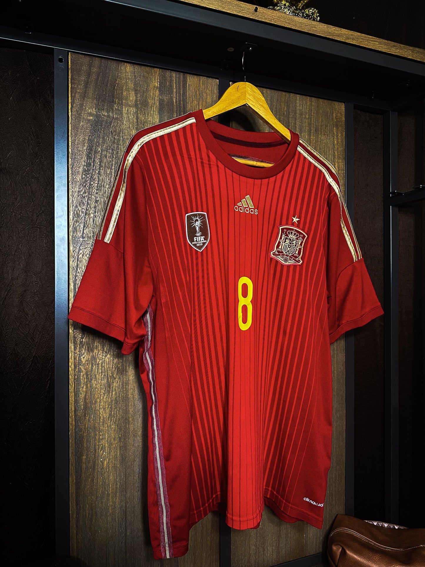 Spain 2014/15 Home Jersey – Xavi #8 – XL – Red Adidas Shirt (MPN: G85279)
