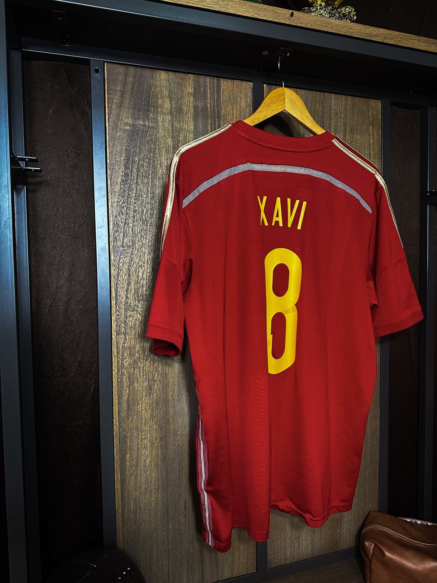 Spain 2014/15 Home Jersey – Xavi #8 – XL – Red Adidas Shirt (MPN: G85279)