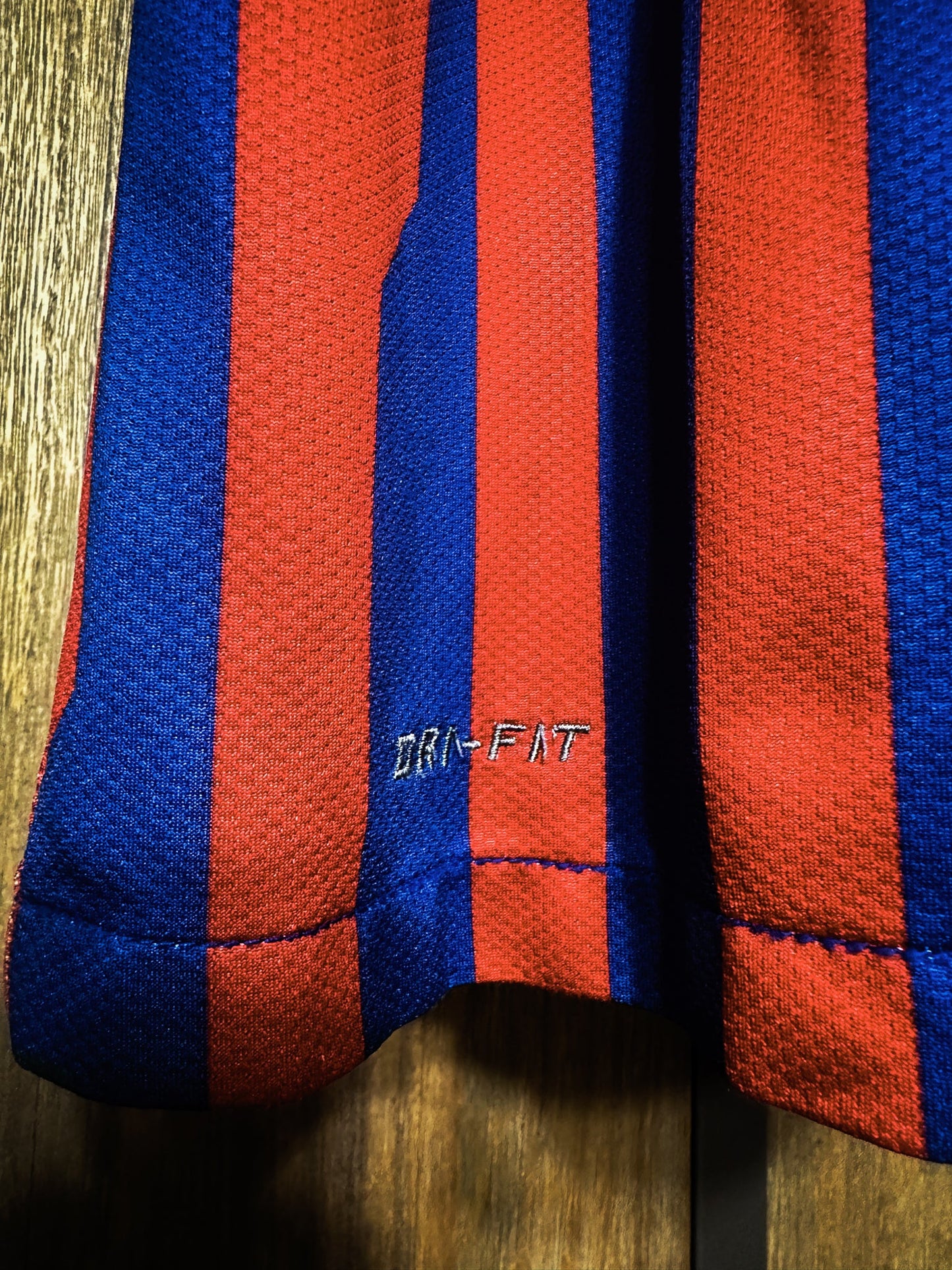 Barcelona 2011/12 Home Jersey – David Villa #7 – Medium – Red & Blue Nike Shirt (MPN: 419877-486)